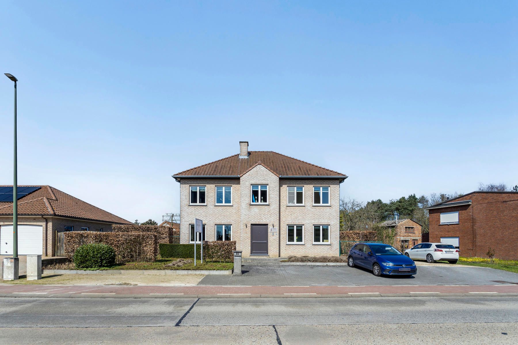 Ruime instapklare villa met zorgwoning te BEGIJNENDIJK foto {{pictureIndex}}