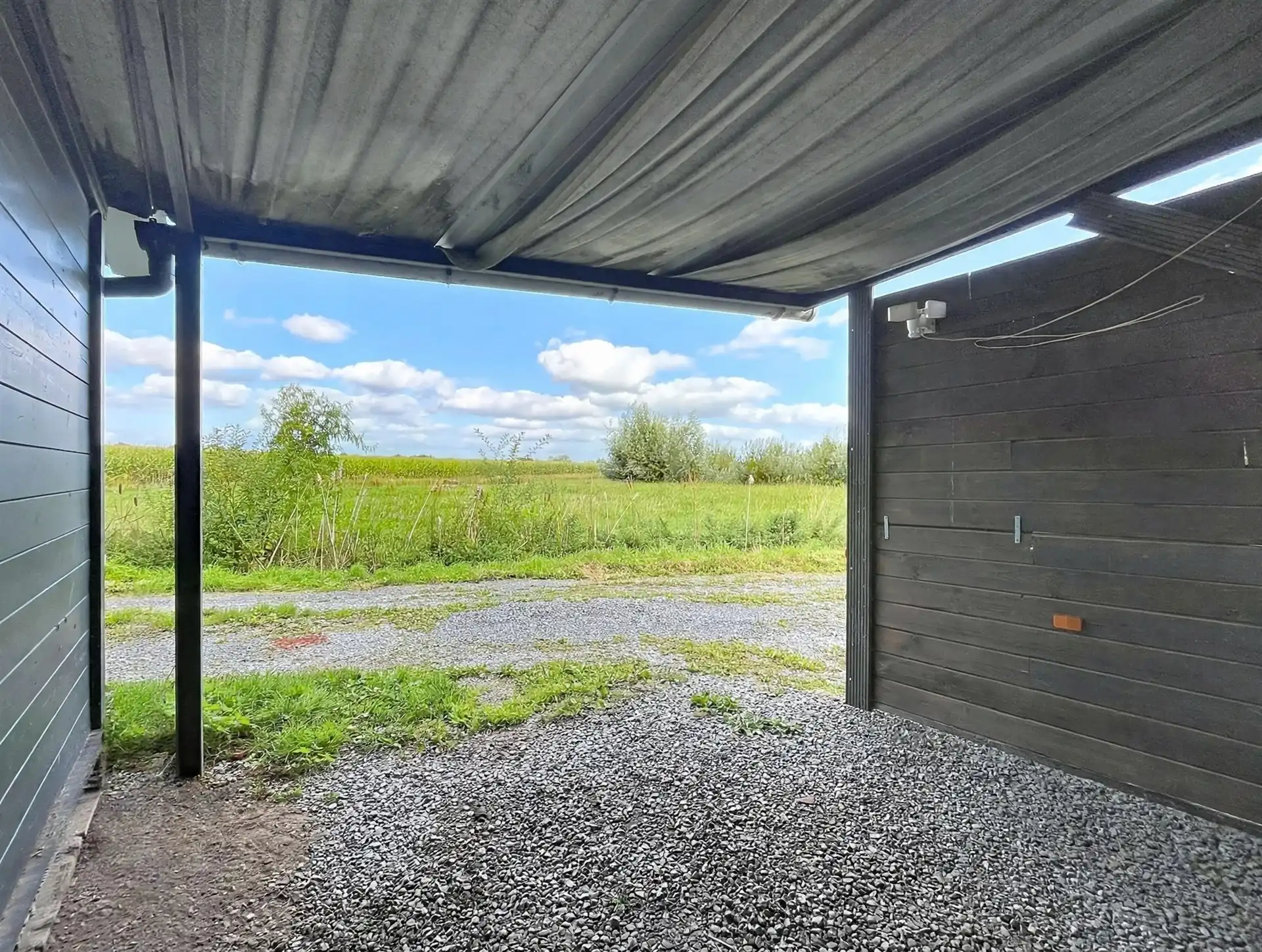 Instapklare gezinswoning met 3 slaapkamers en garage! foto 17
