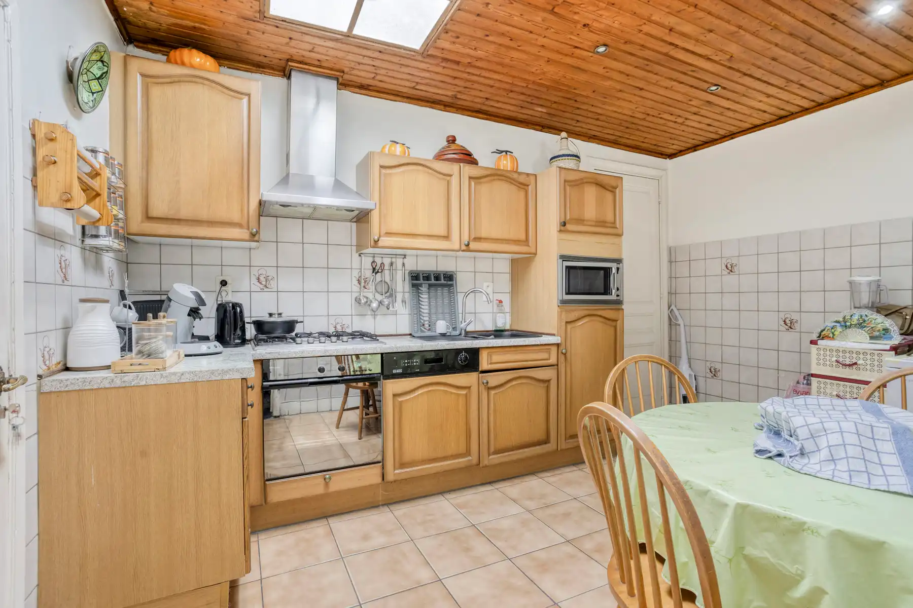 Te renoveren appartementsgebouw met vergunning voor 3 Apps foto 7