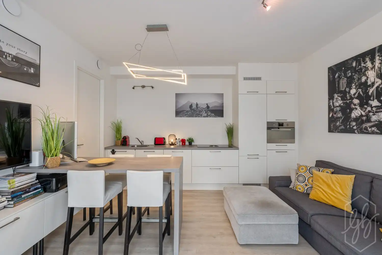 Exclusief, instapklaar appartement met ruim terras in Quartier Bleu foto 4