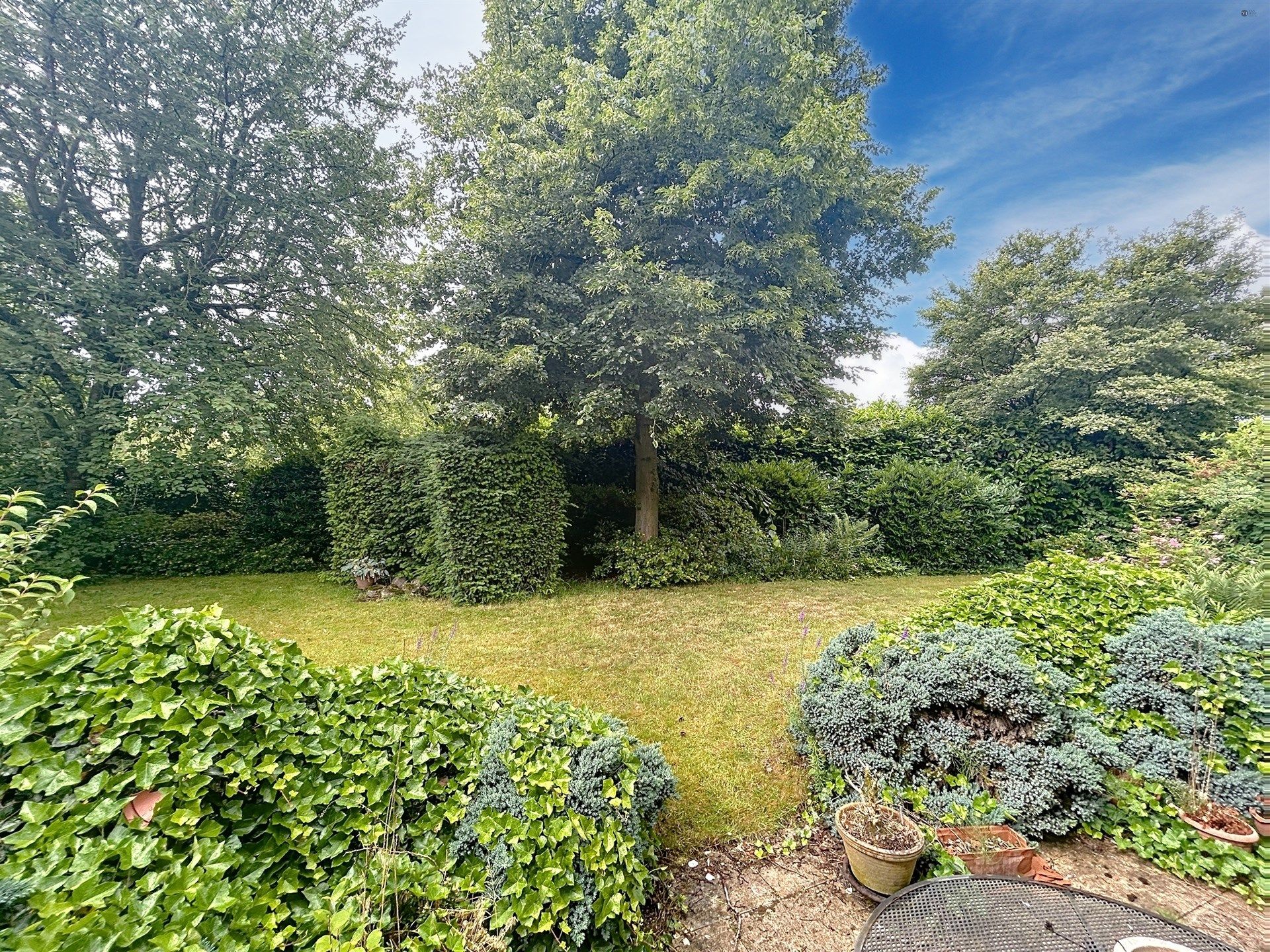 ruime villa met mogelijkheden op een perceel van 1236m² foto 9