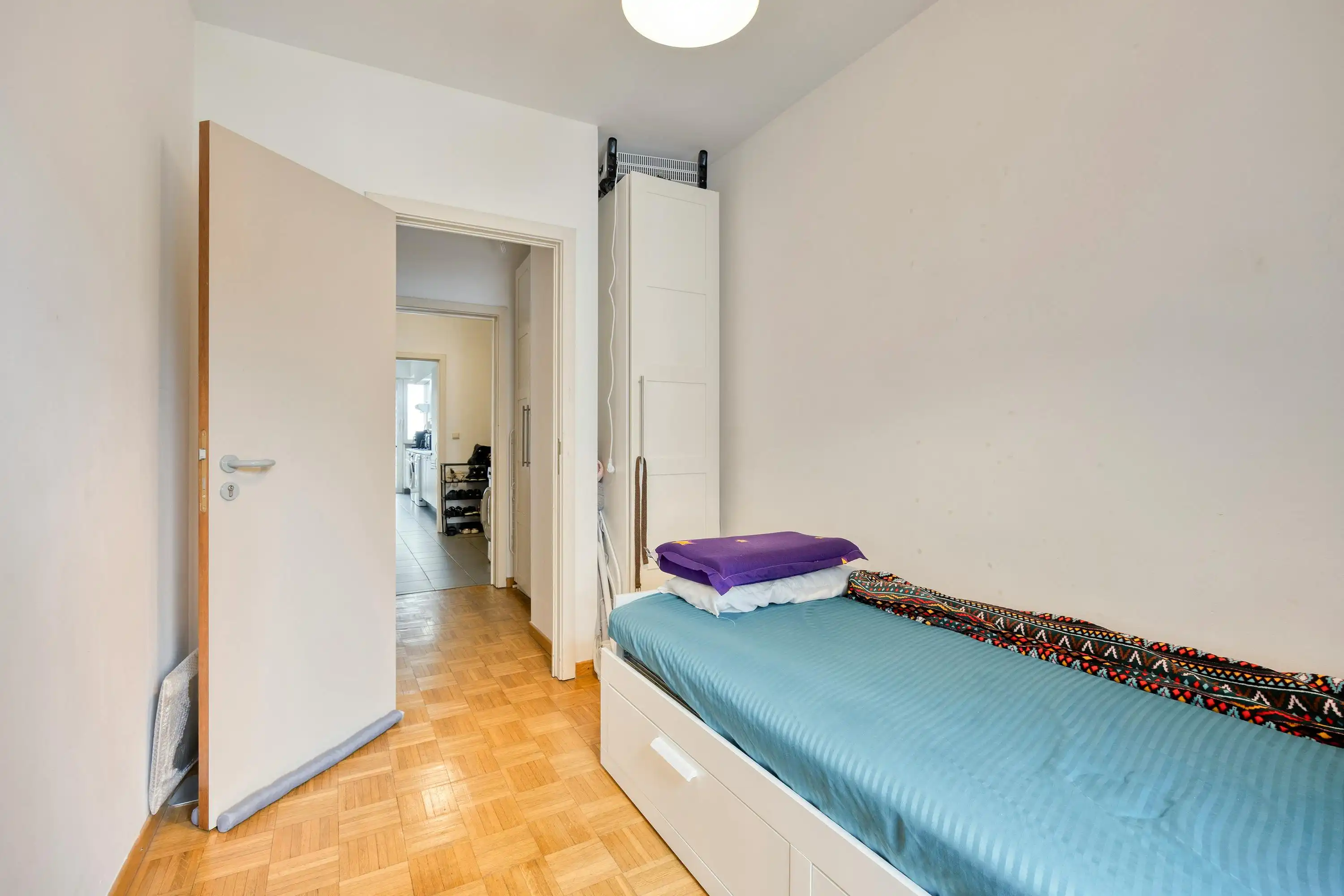 Appartement met twee slaapkamers en balkon gelegen in Elsene. foto 14