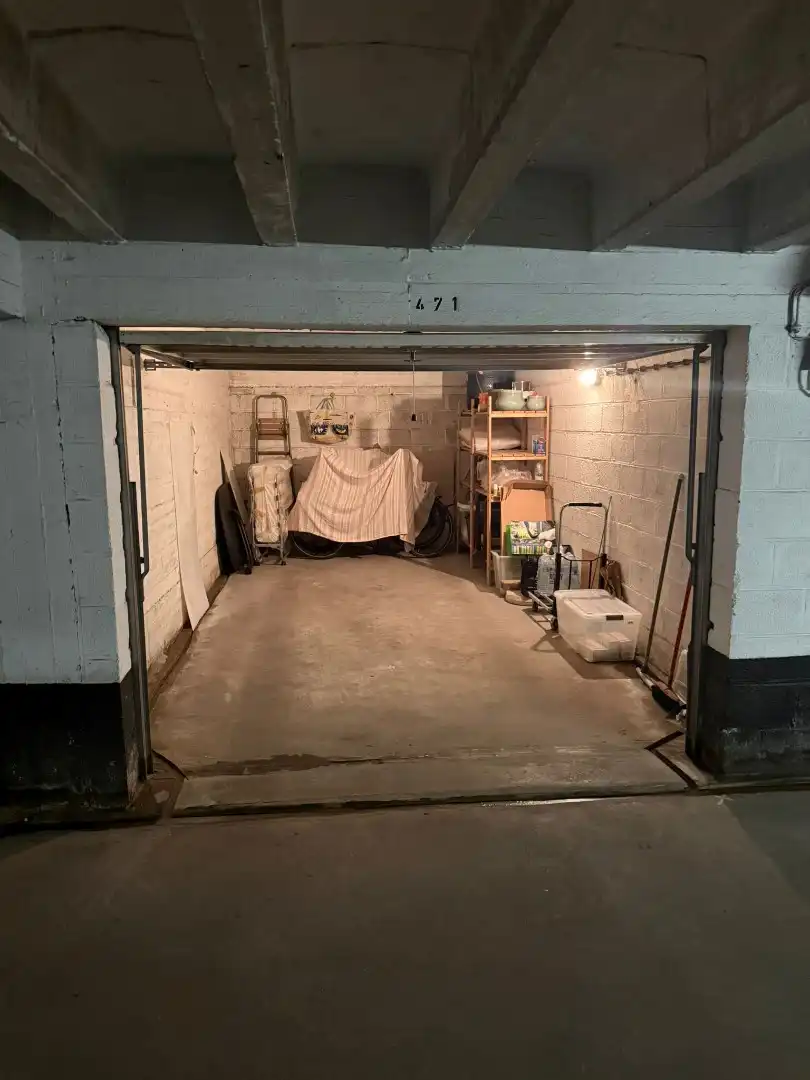 AFGESLOTEN GARAGEBOX - ROYAL PALACE 4 - 2 foto 3