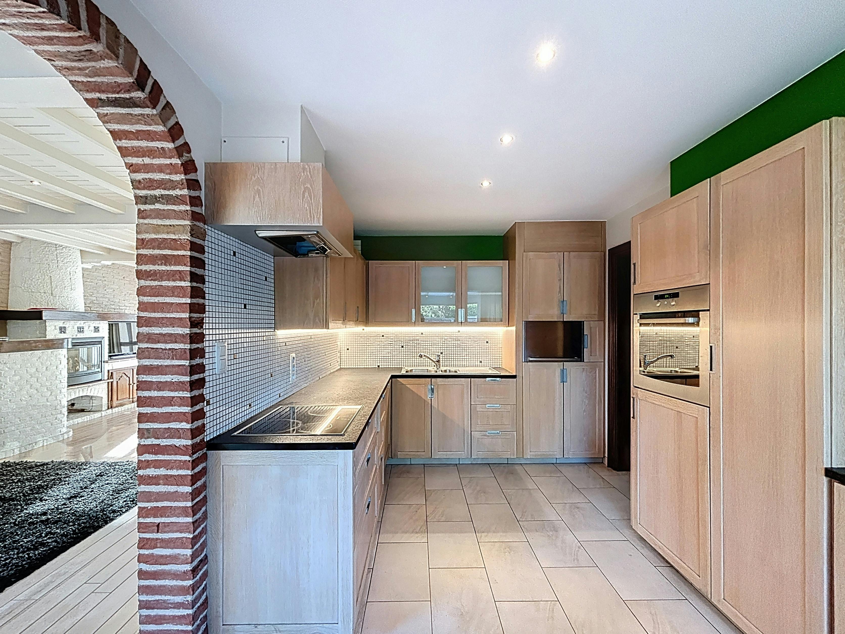 Huis met 2-3 slaapkamers, garage en loods in Assebroek  foto 6