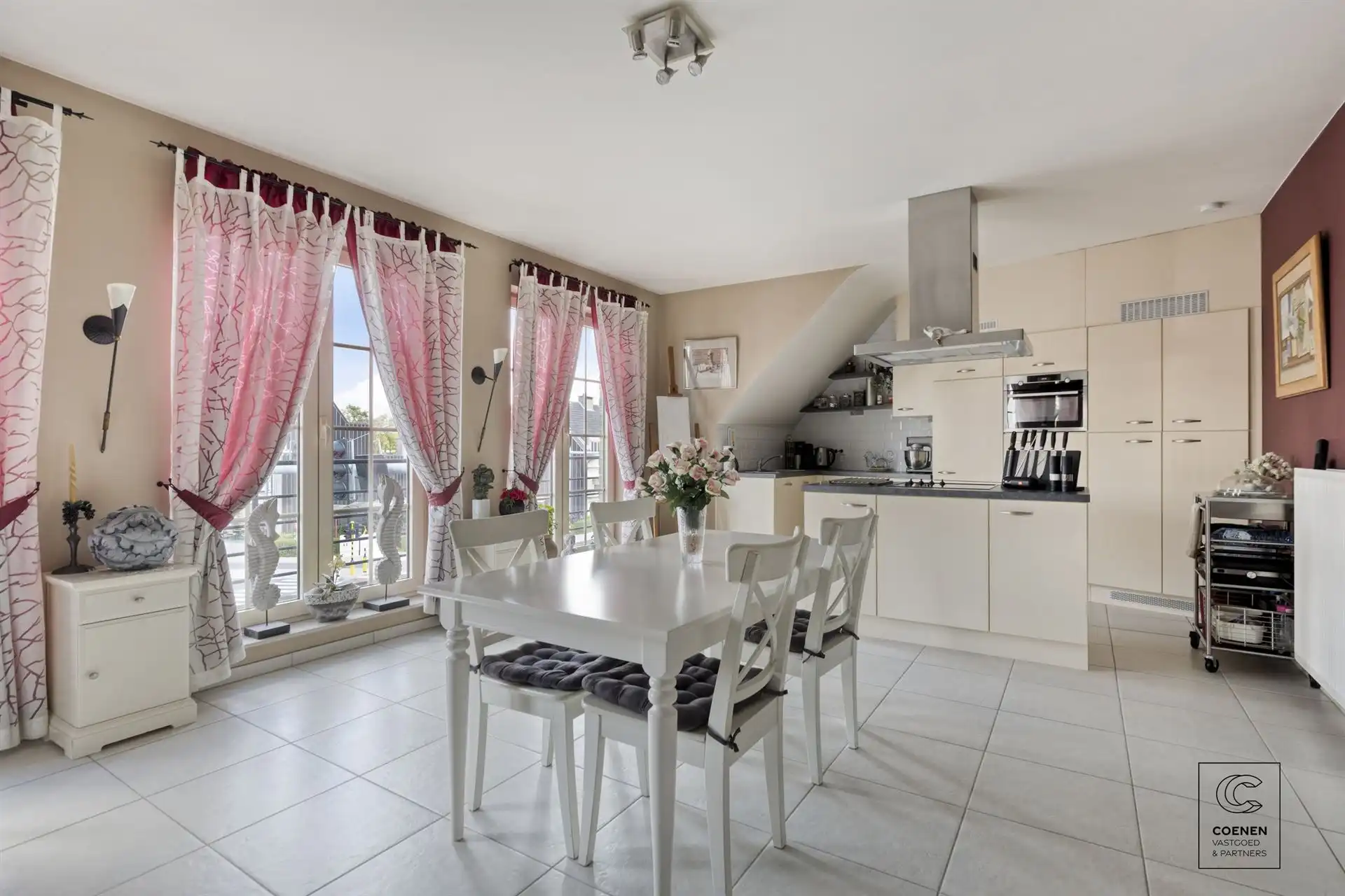 Instapklaar appartement met zonnig terras te Brecht! foto 2