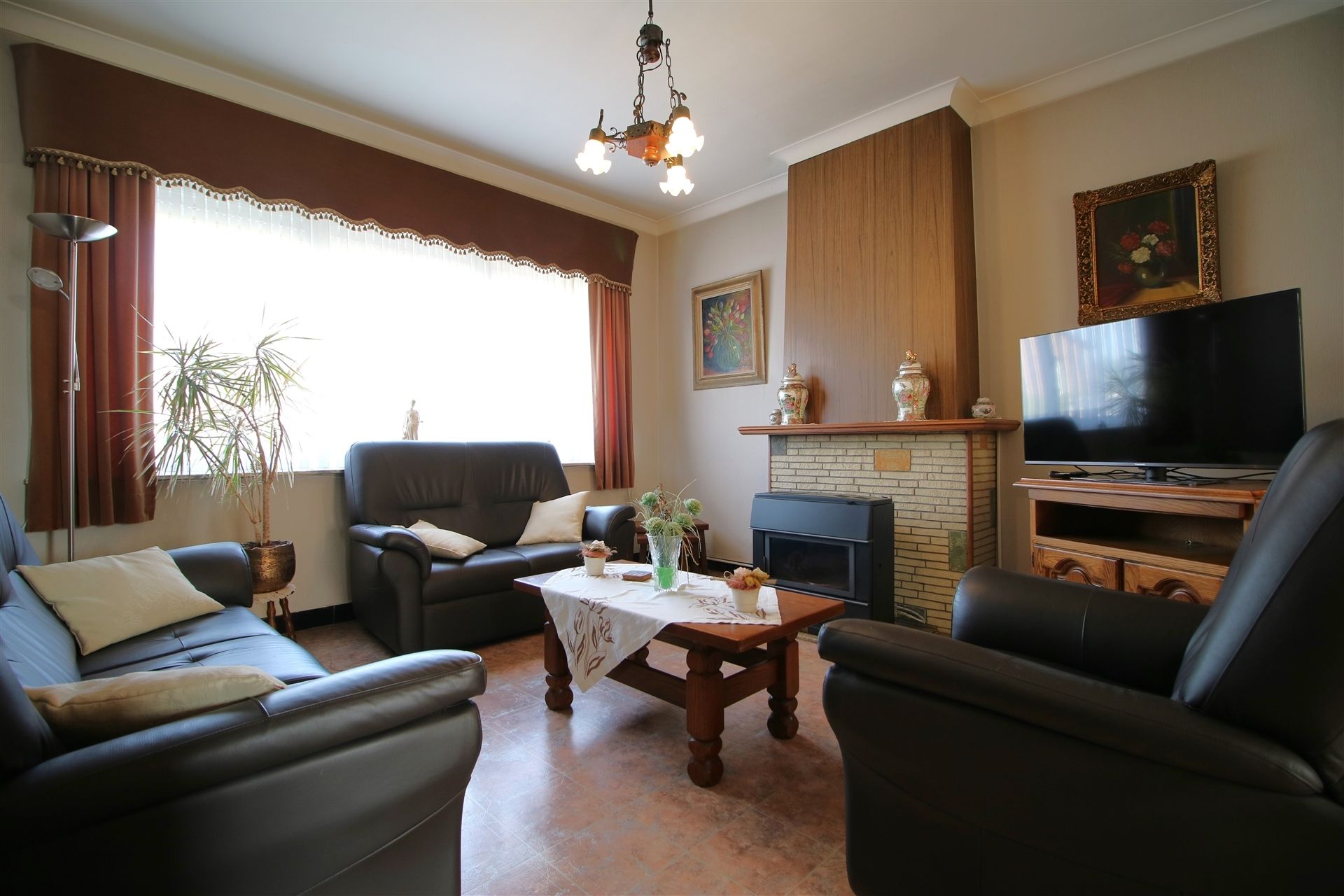 Te renoveren woning HOB met 4 slpk foto 4