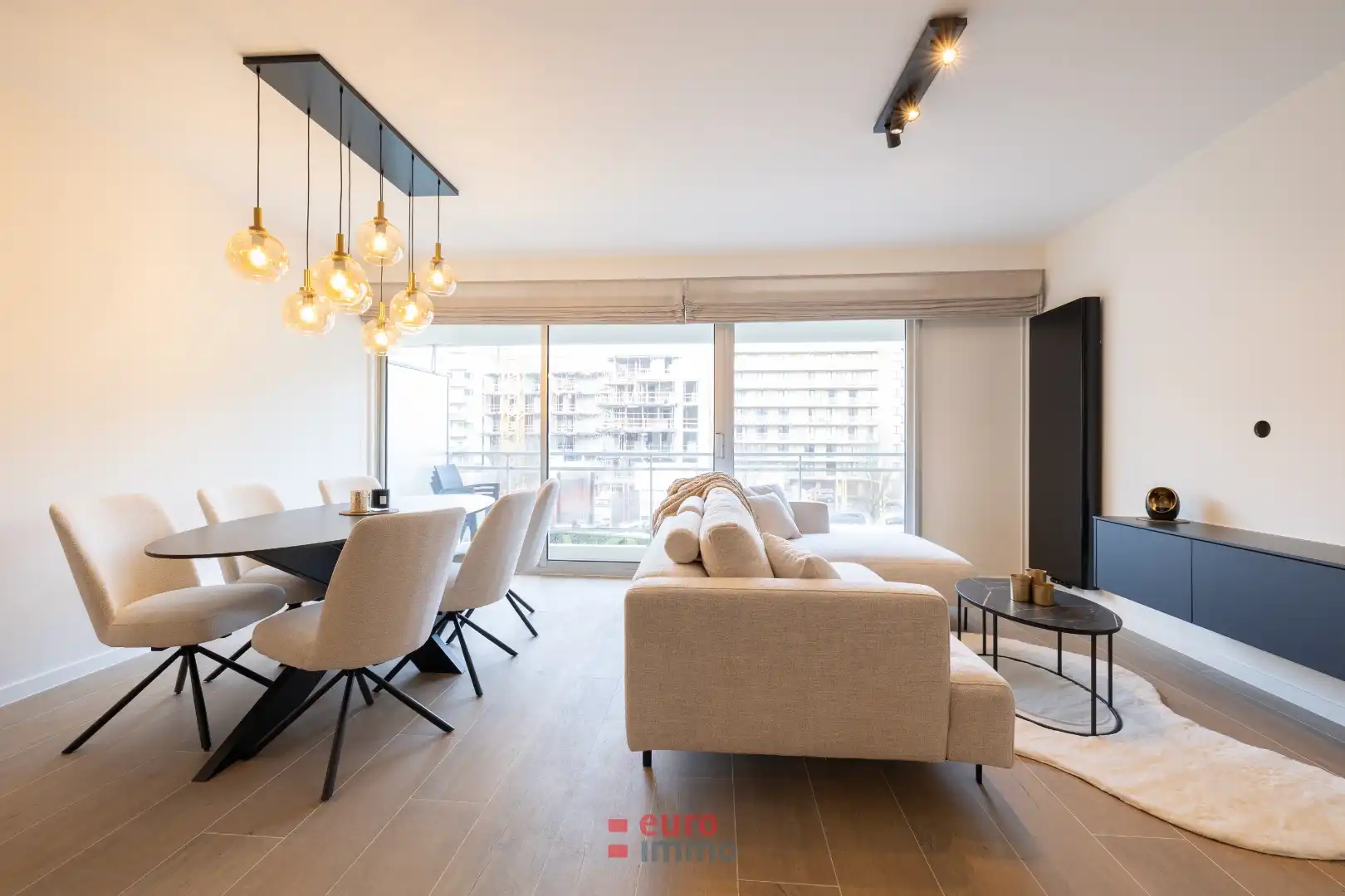 Subliem gerenoveerd appartement met hoogwaardige afwerking en ruim terras foto 9