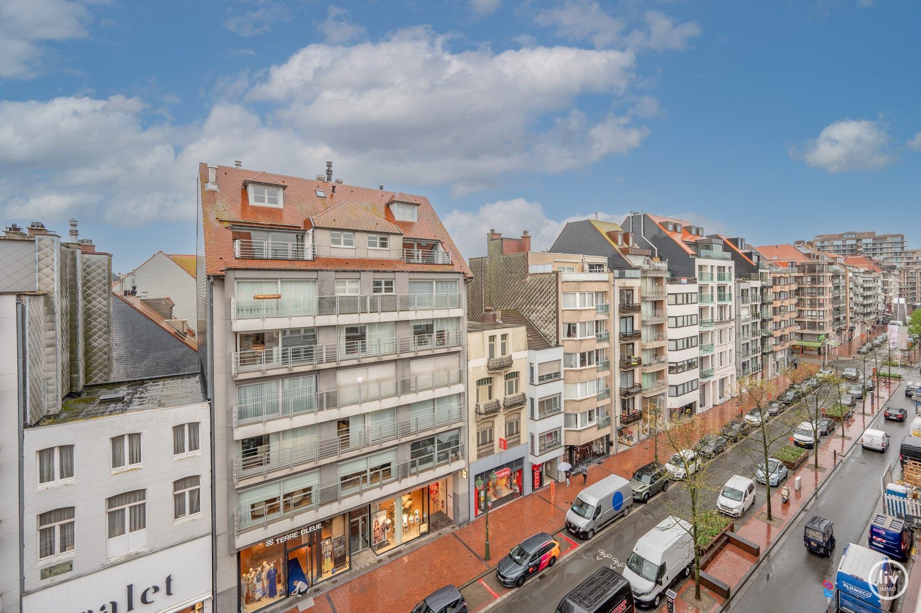 Ruim appartement (8m gevelbreedte) met drie slaapkamers gelegen aan de zonnekant van de Lippenslaan.  foto 6