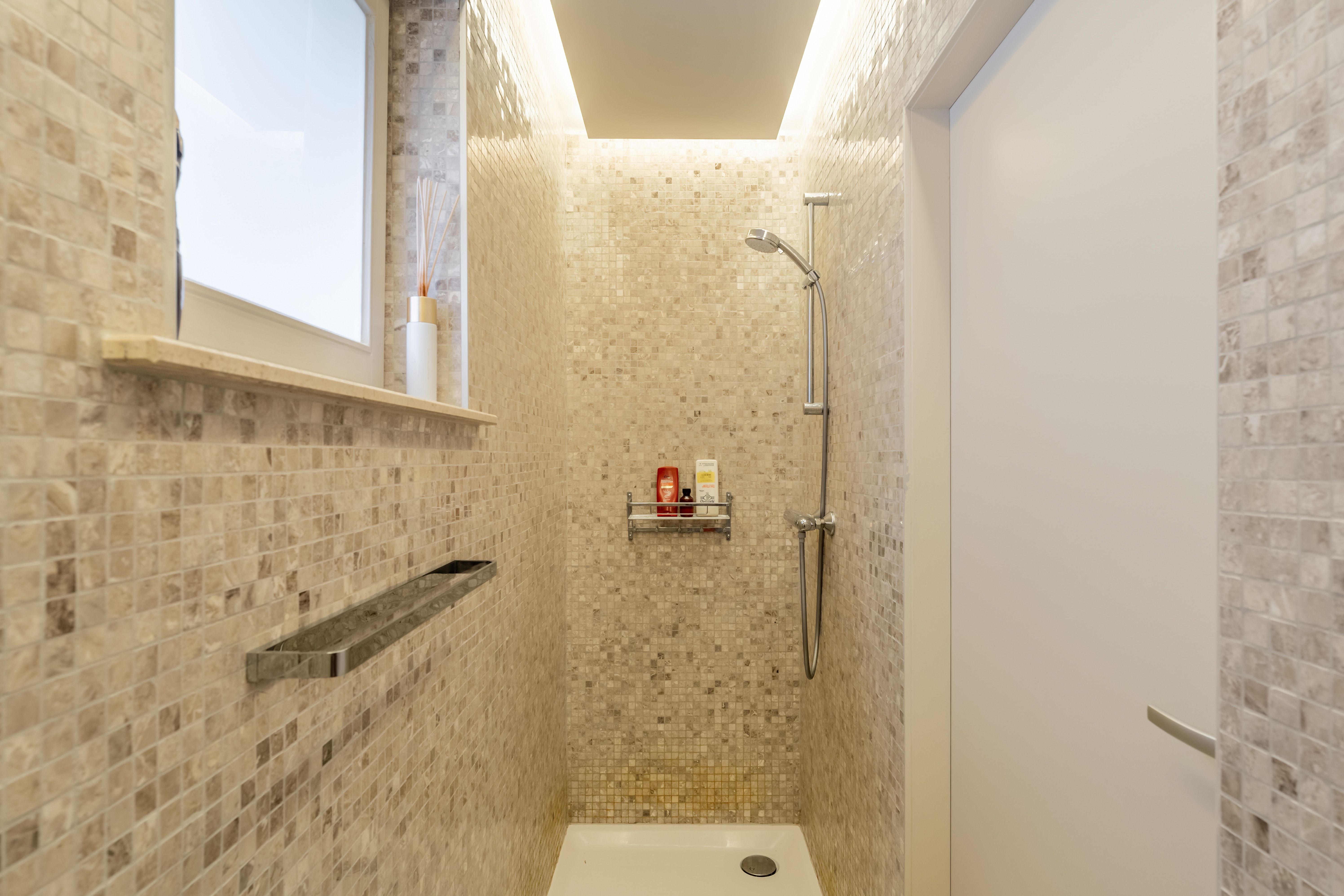 Ruime woning met kantoorruimte + extra bouwgrond op prachtige ligging te Eksel foto 9