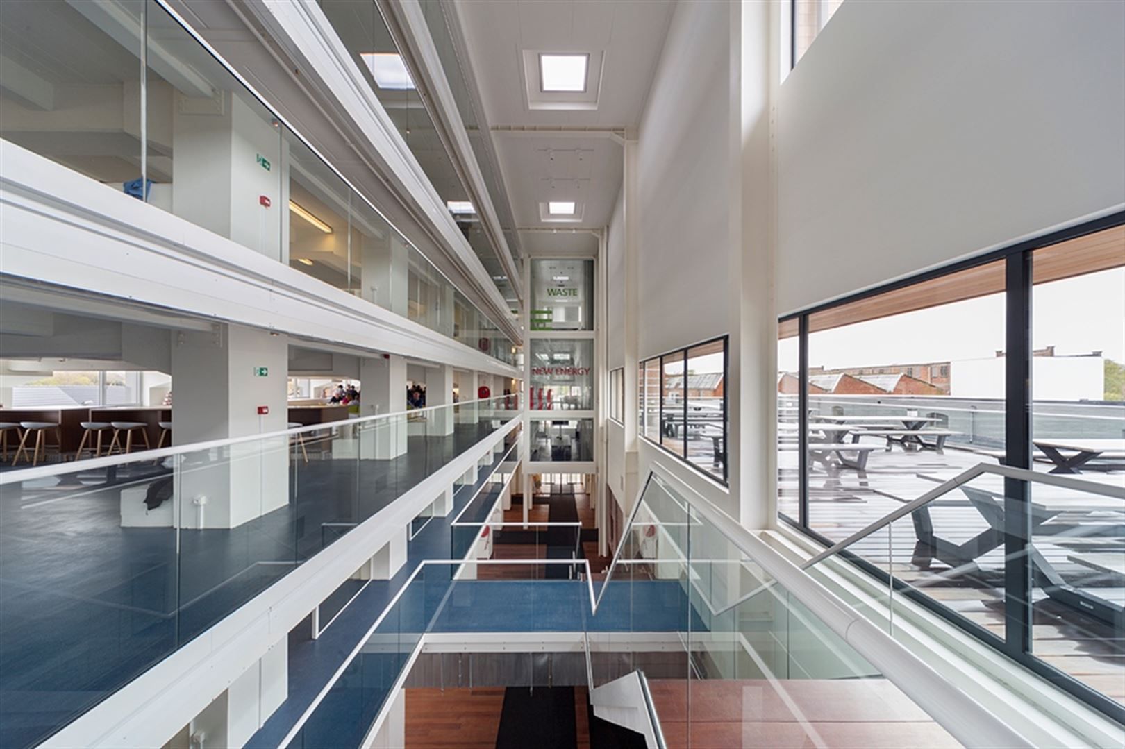 Kantoorgebouw foto 3