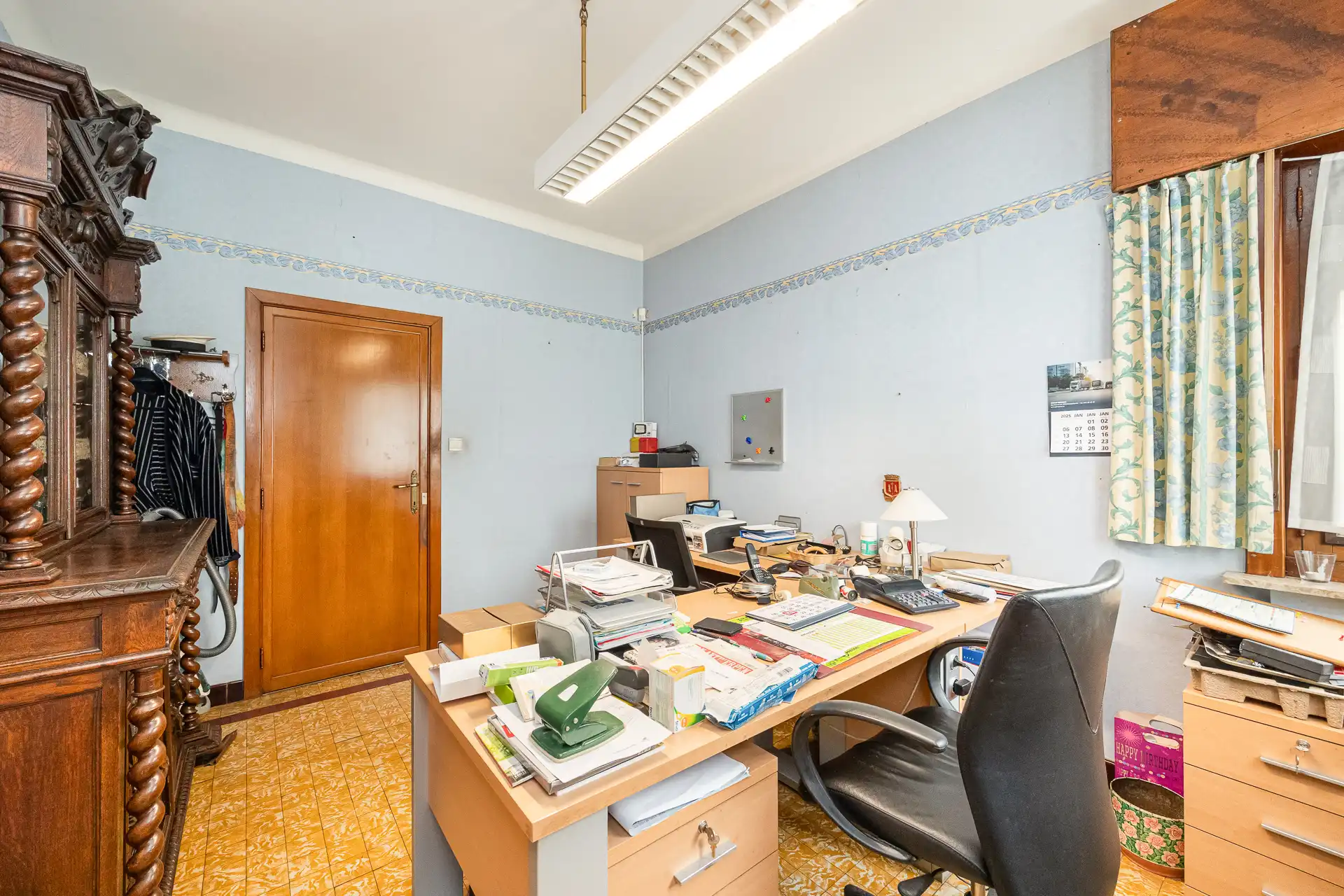 Ruime villa met garage en zwembad + bouwgrond + 2 magazijnen foto 45