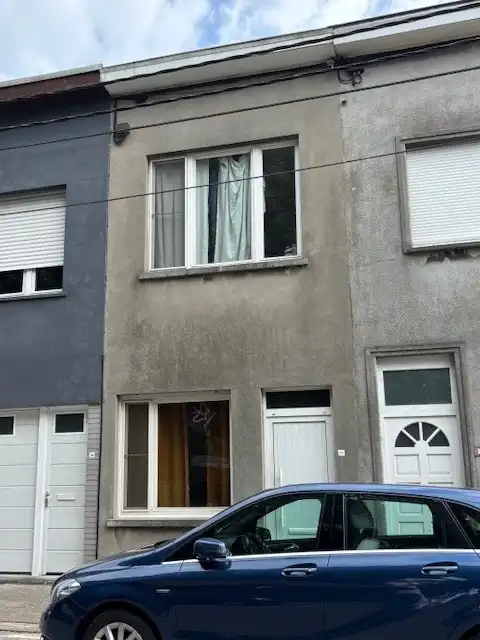 Te moderniseren huisje met 2 slaapkamers en tuintje. ENERGIELABEL C, CONFORMITEITSATTEST foto {{pictureIndex}}