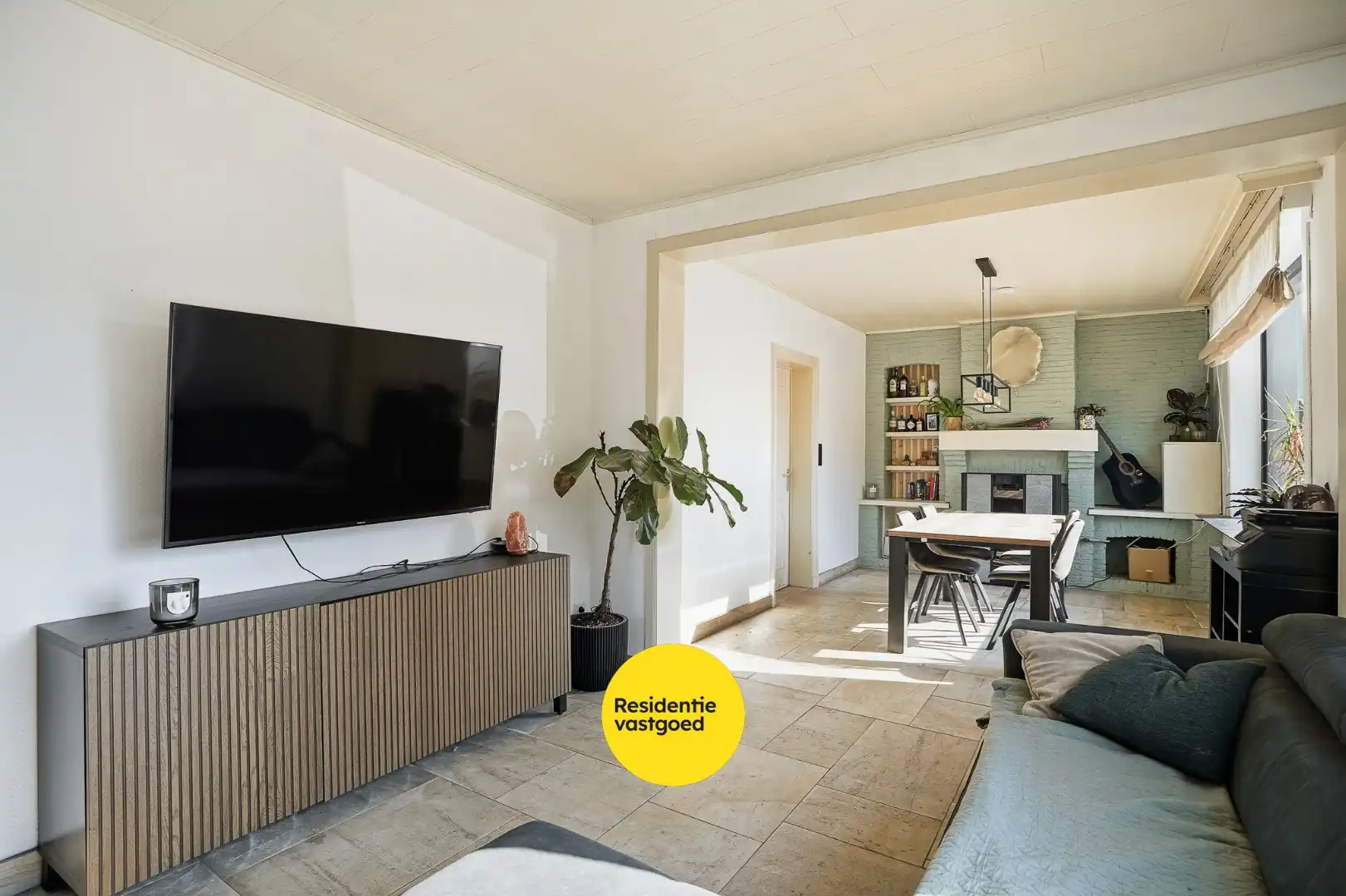 Ruime hoekwoning in het centrum van Eernegem foto 2