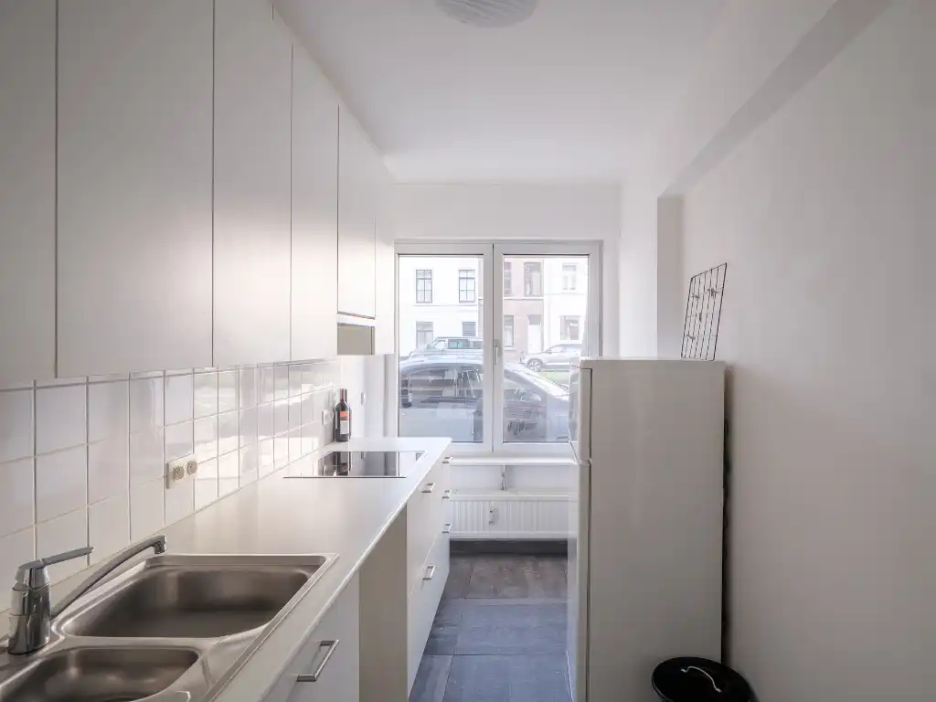 Instapklaar 2 slaapkamer appartement met terras en zonnige tuin foto 4