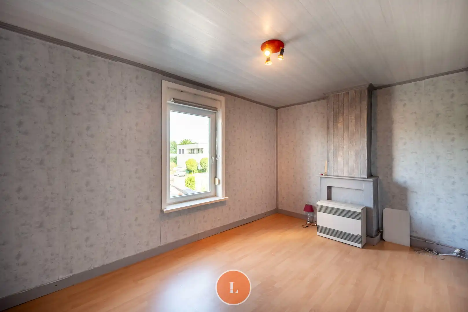 Te renoveren woning met 3 slaapkamers en garage in Menen. foto 12