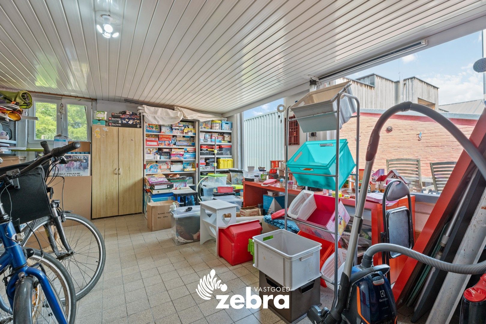 Ruime licht op te frissen woning met drie slaapkamers te Tielt! foto 12