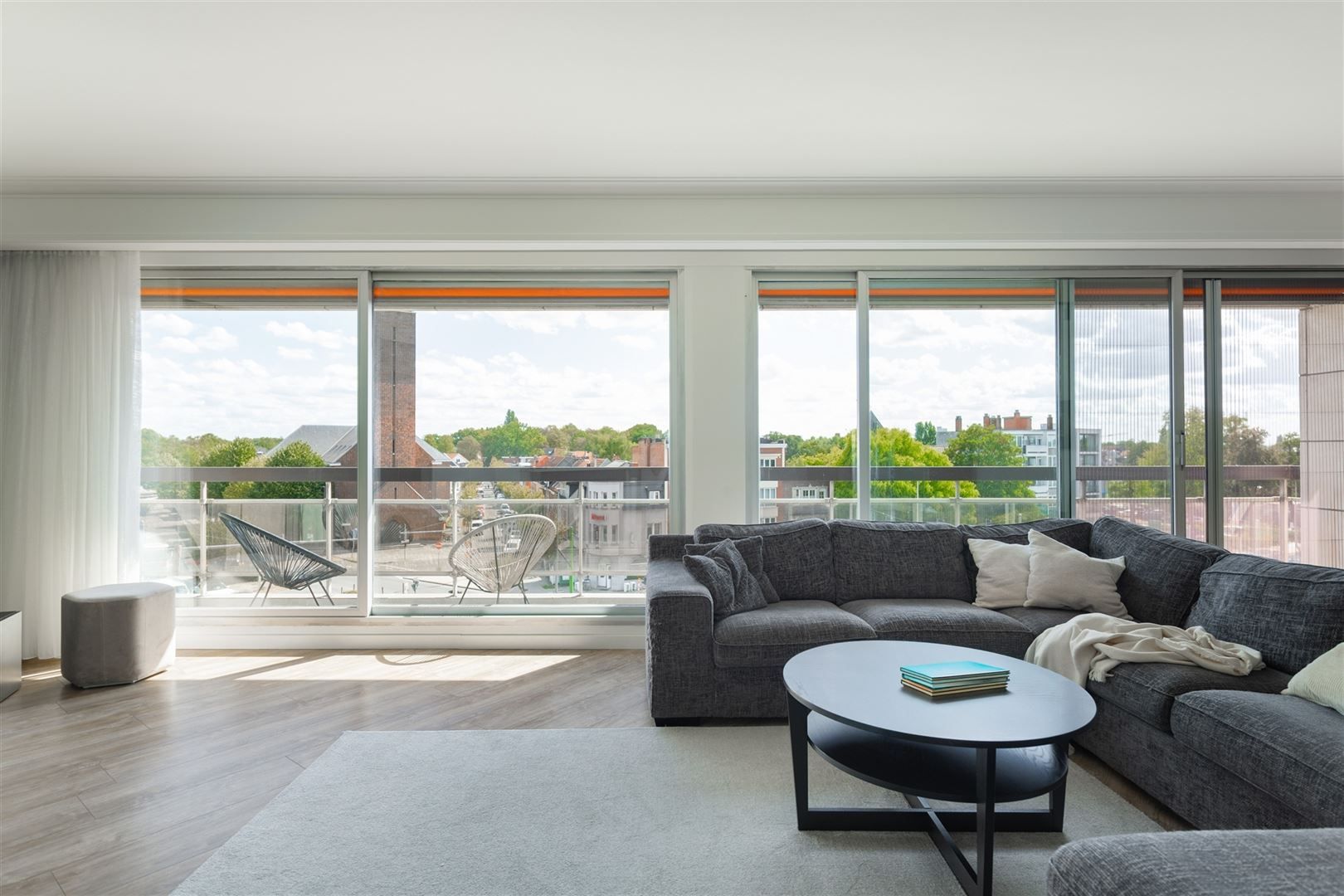 Ruim gerenoveerd appartement (177 m²) met terrassen  foto {{pictureIndex}}