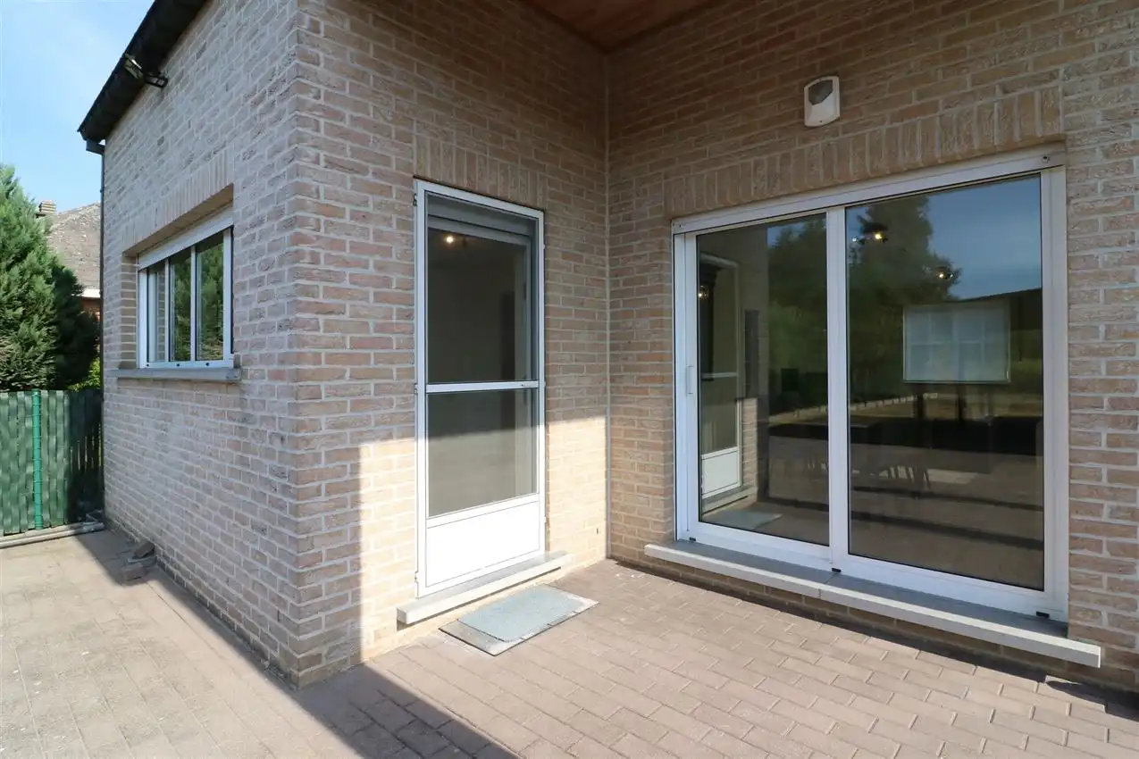 Gusting gelegen woning met 3 slp, garage en tuin foto 32