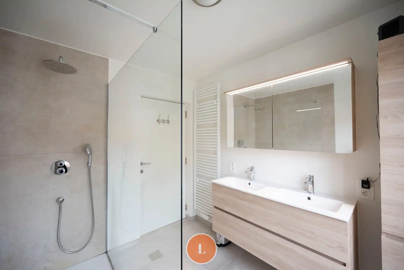 Ruime gezinswoning met grote tuin en uitweg te koop in Menen. foto 22