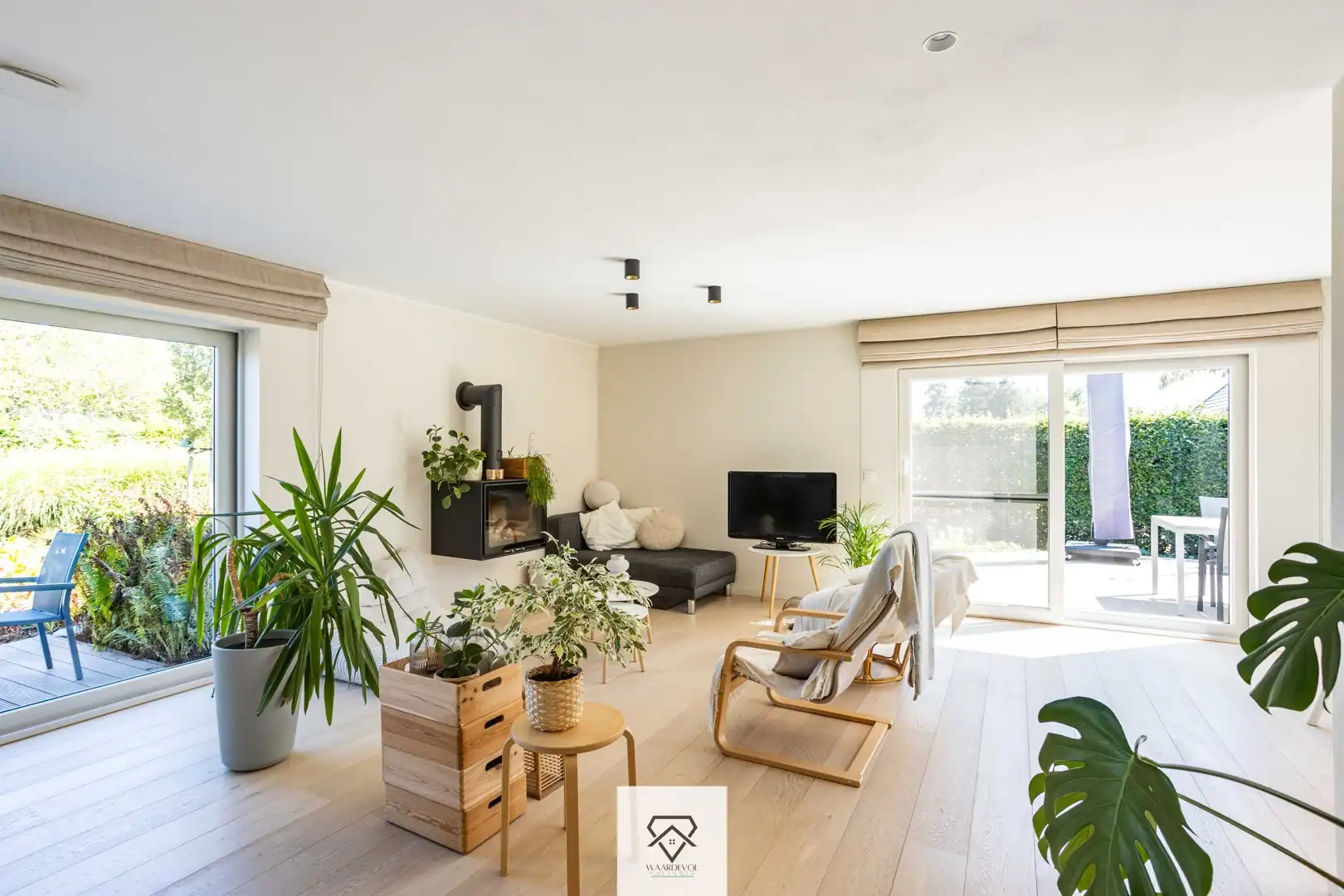 Ruime bungalow met dubbele garage in De Pinte foto {{pictureIndex}}