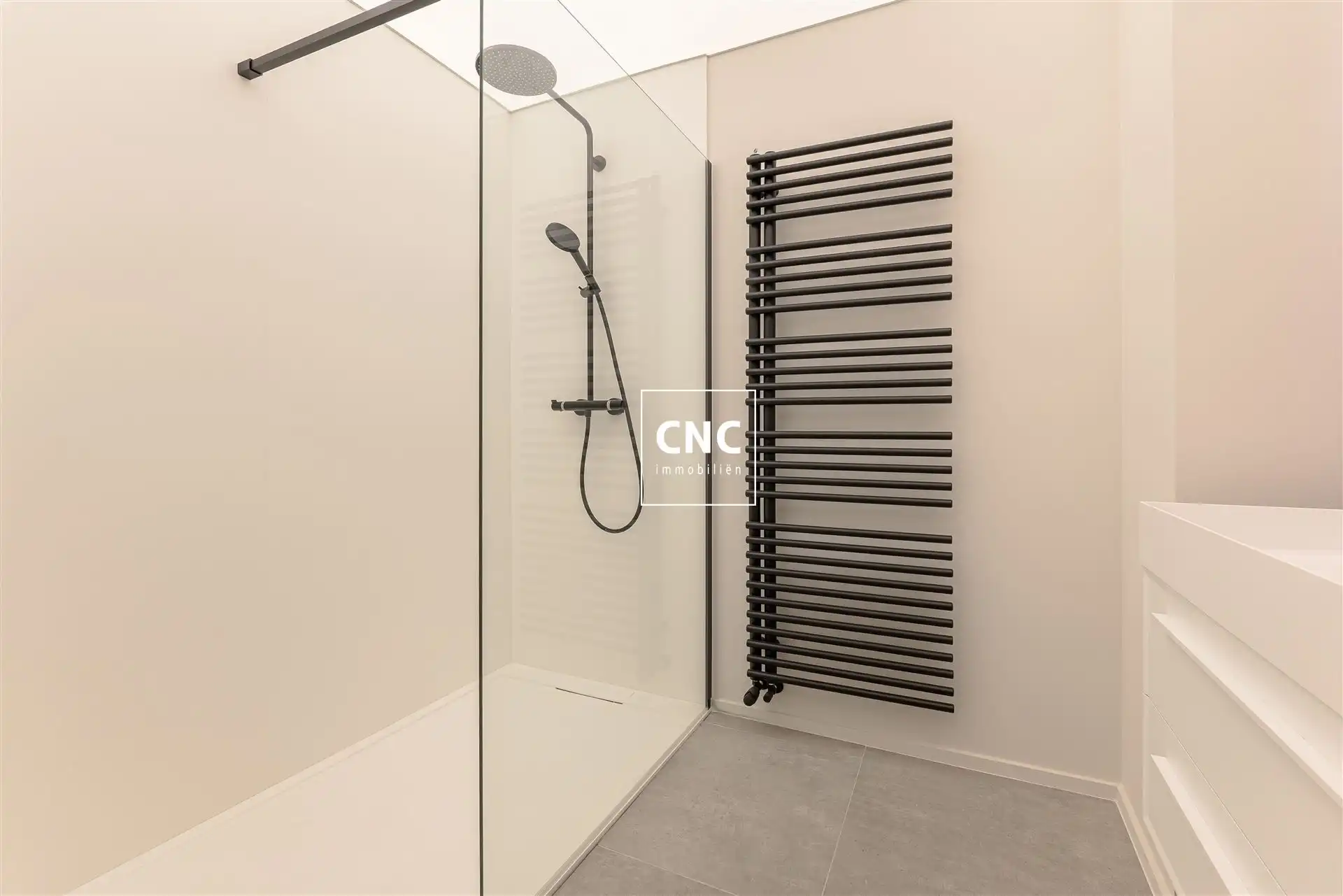 Stijlvol afgewerkt appartement met zijdelings zeezicht foto 13