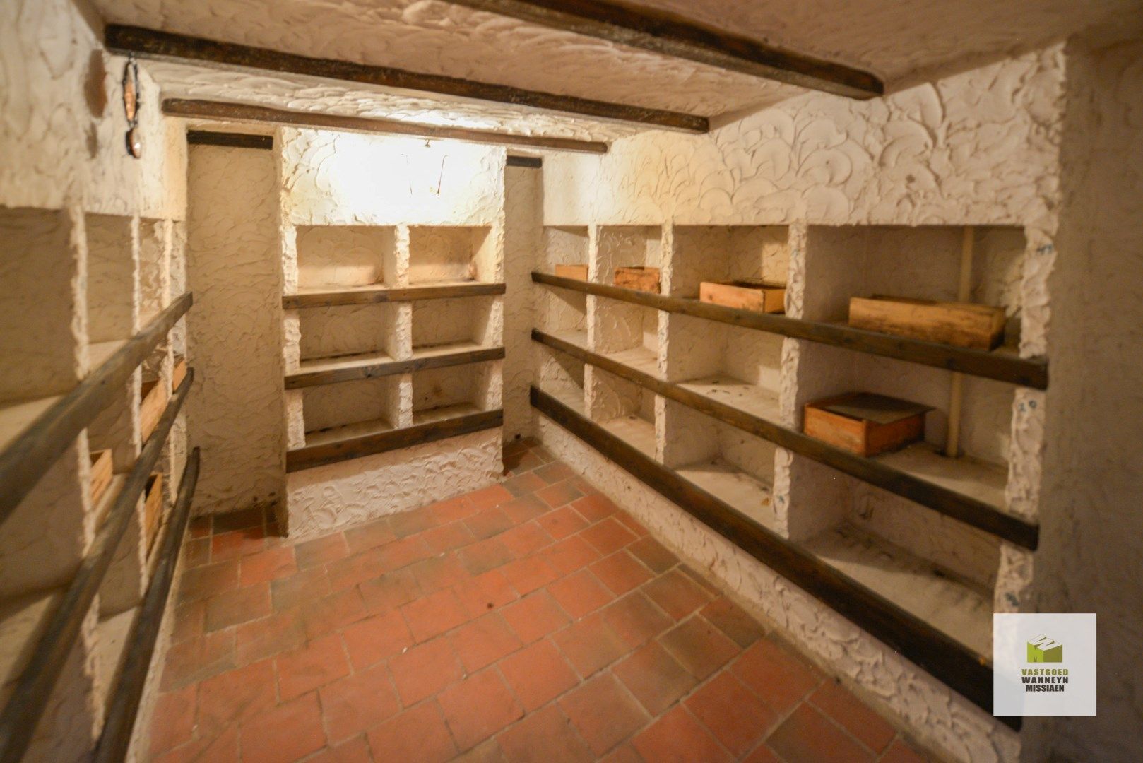 Karaktervolle, te renoveren woning met 3 slaapkamers, diepe tuin, garage met uitweg. foto 6
