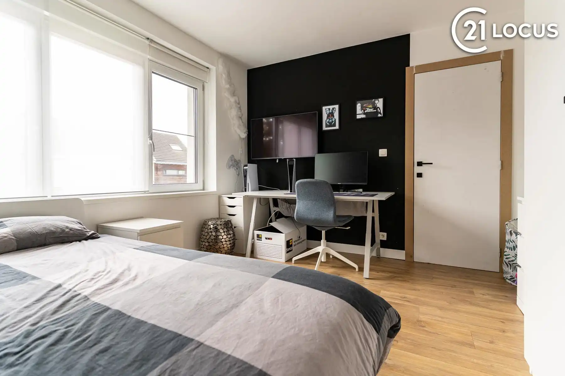 Lichtrijke woning met ruime leefkeuken en garage foto 11