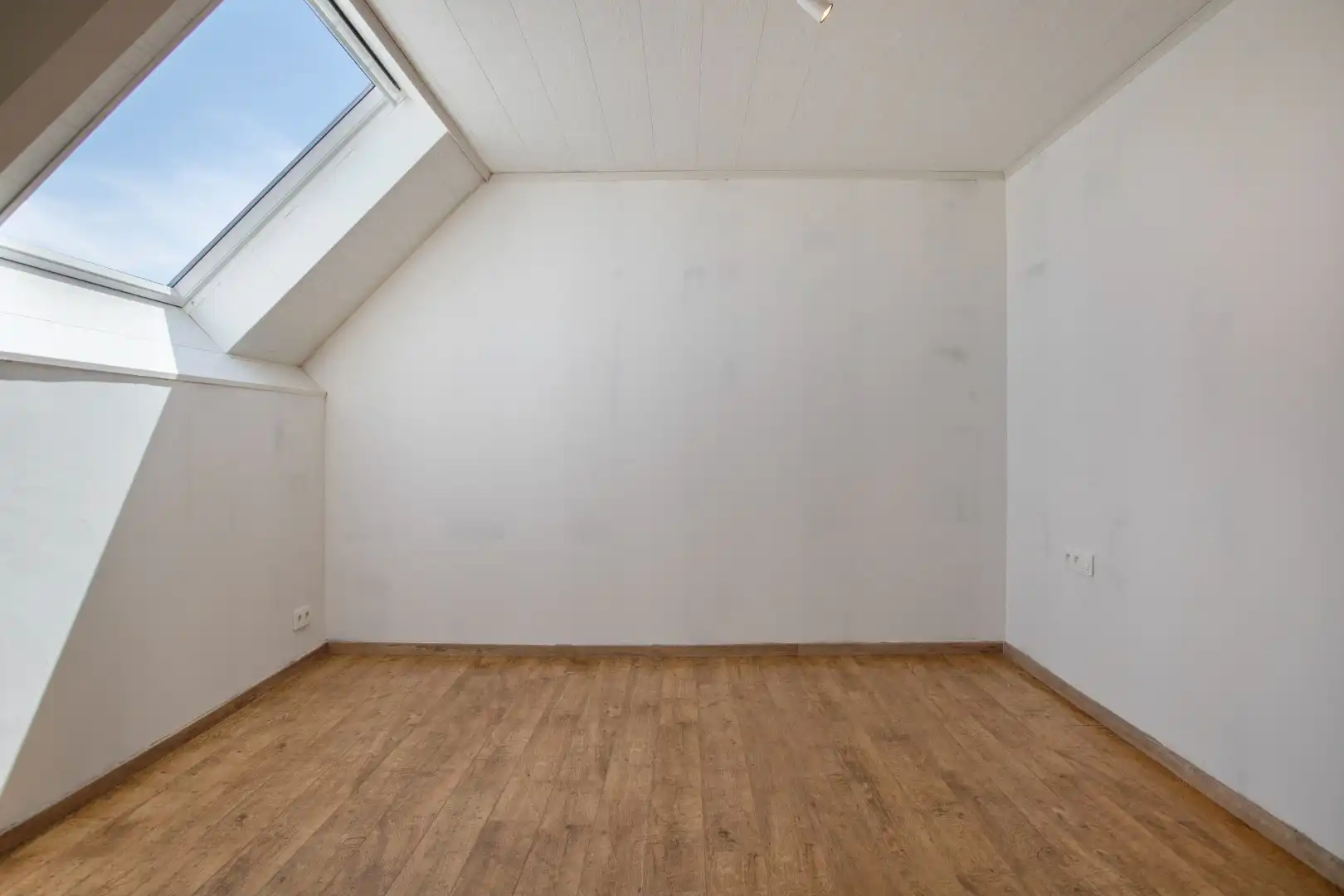 Ruime, gerenoveerde instapklare woning in Lauwe! foto 19