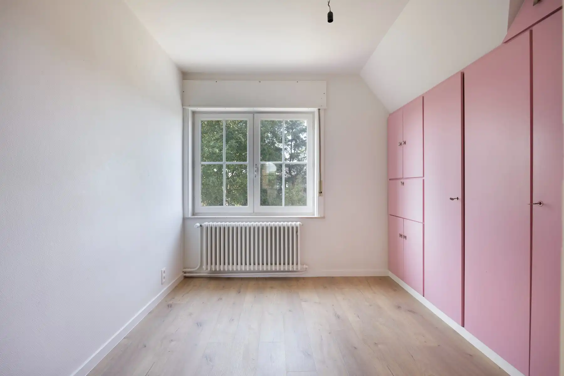 Karaktervolle woning met terras en grote tuin. foto 15