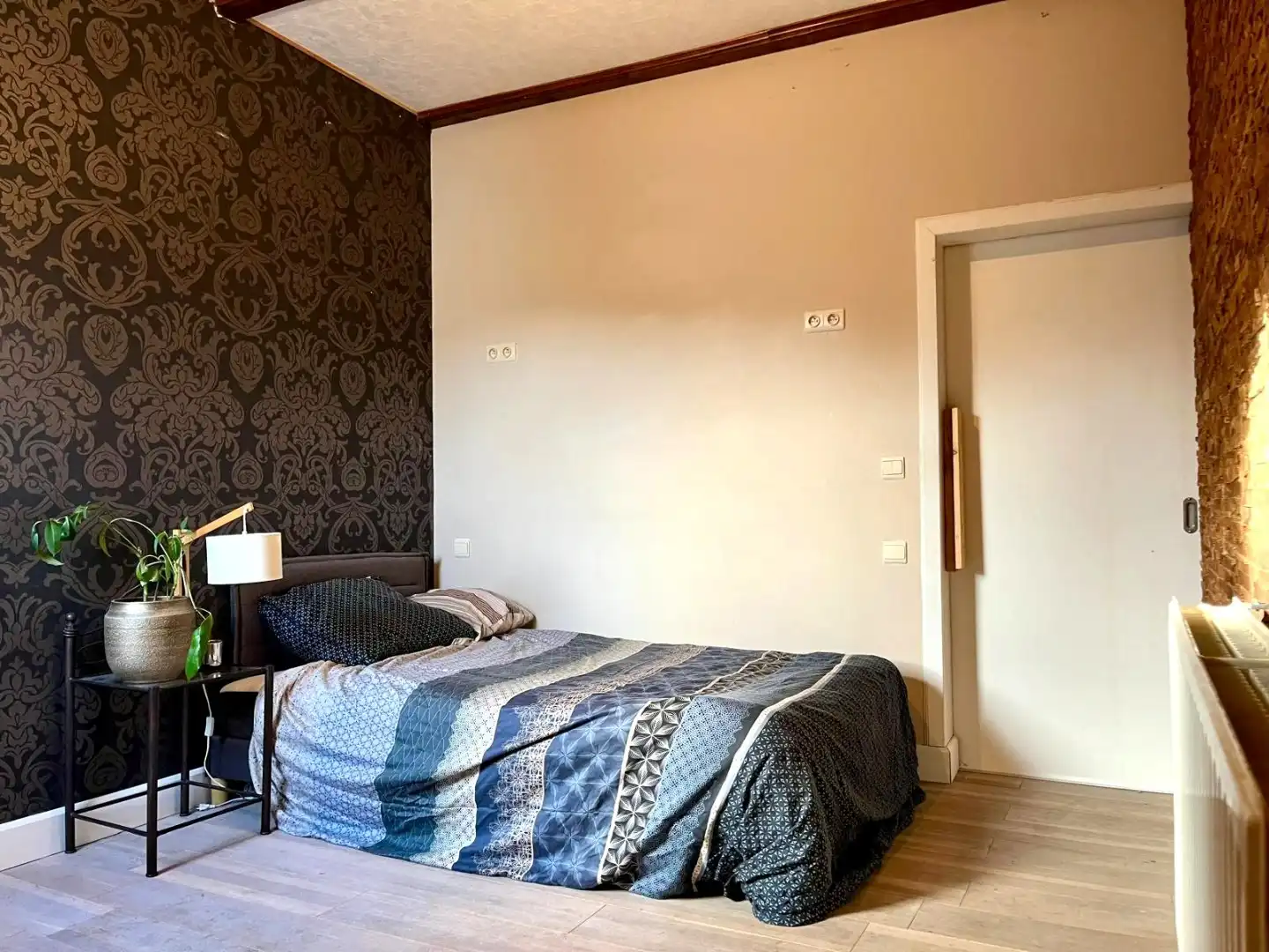 Rijwoning met zonnige tuin nabij centrum Maldegem. foto 6