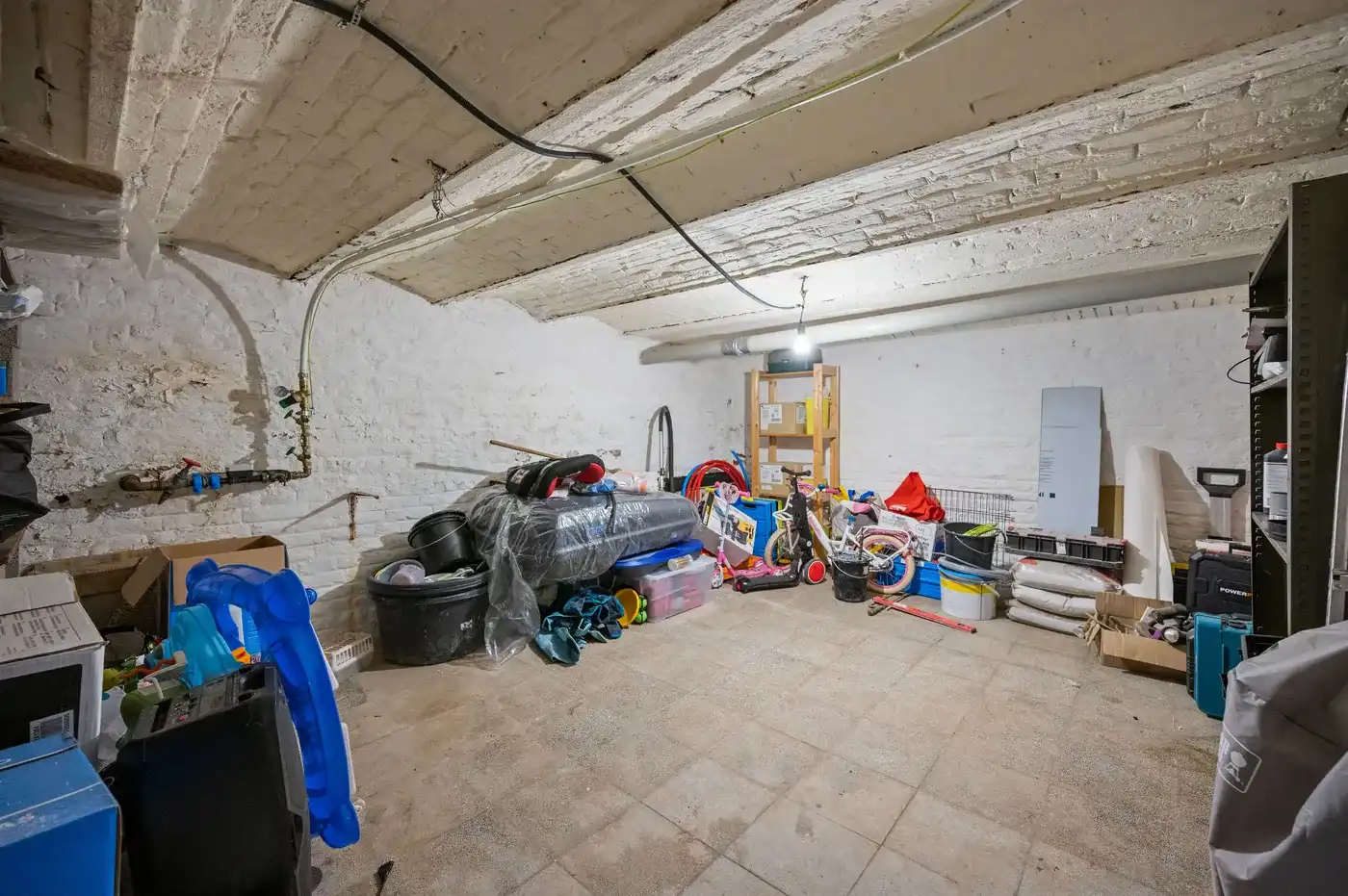Half te renoveren rijwoning met 3 slpks met tuin, terras en 4 parkeerplaatsen. foto 24