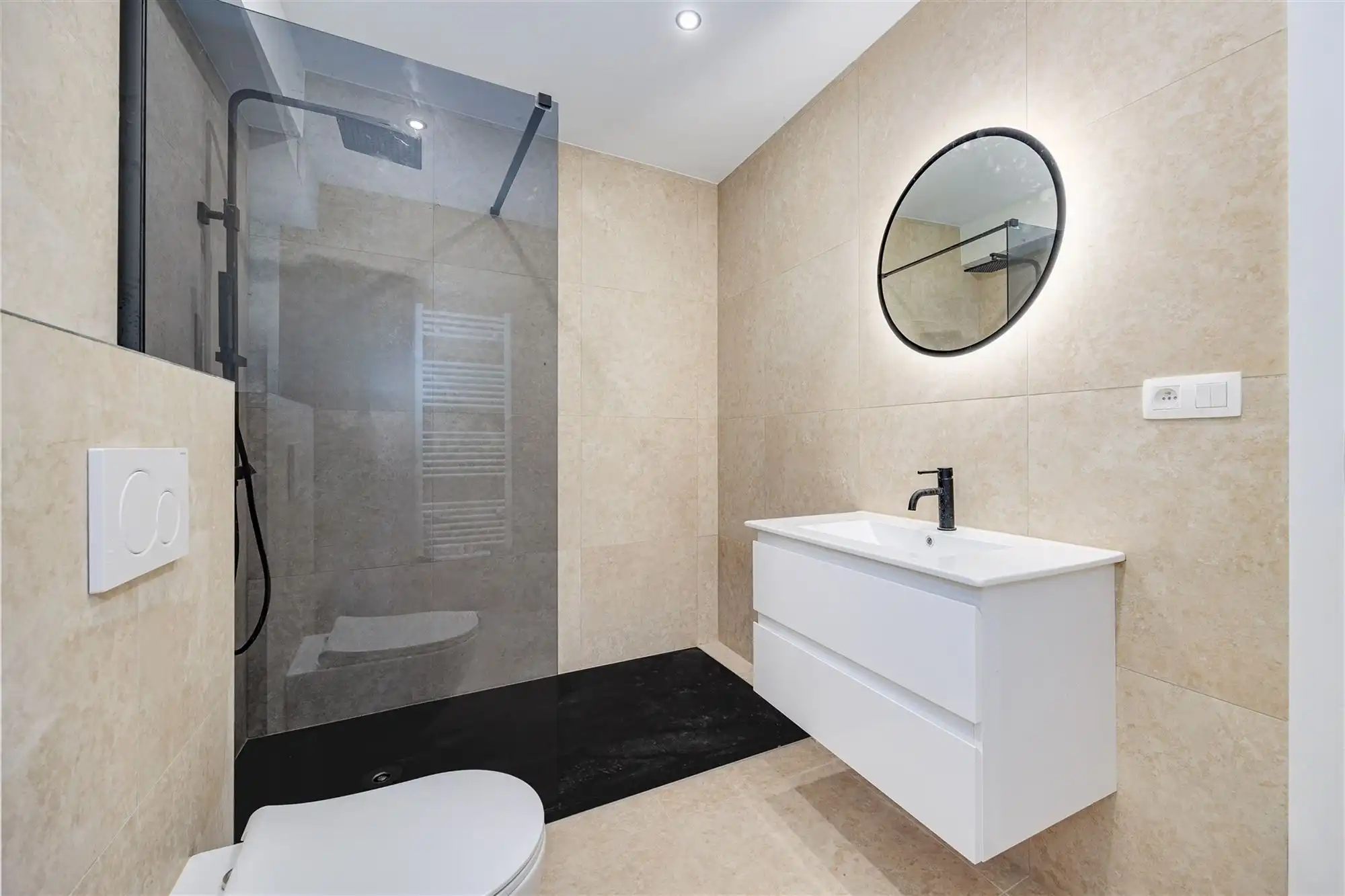 Vergund gerenoveerd appartementsgebouw  foto 8