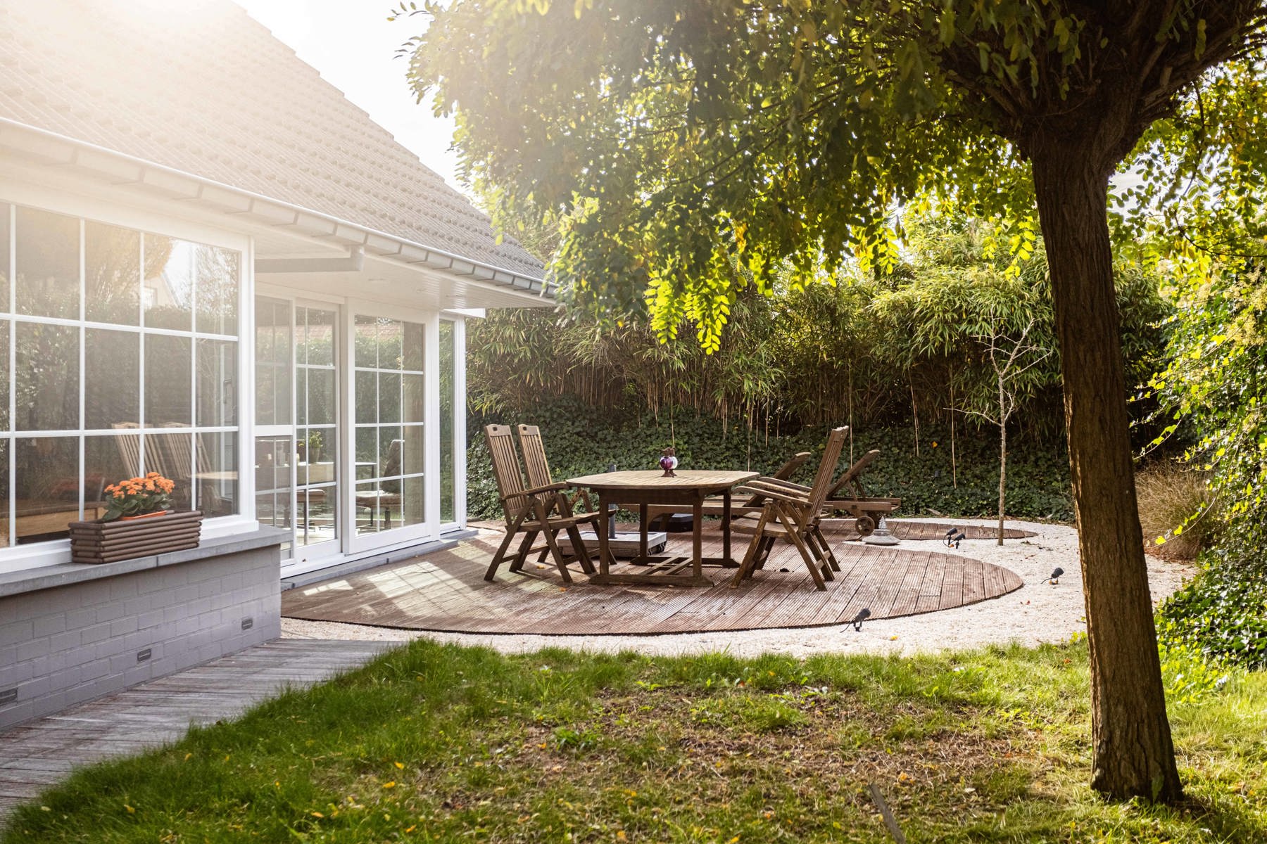 Gezinswoning met praktijkruimte in een rustige wijk foto 28