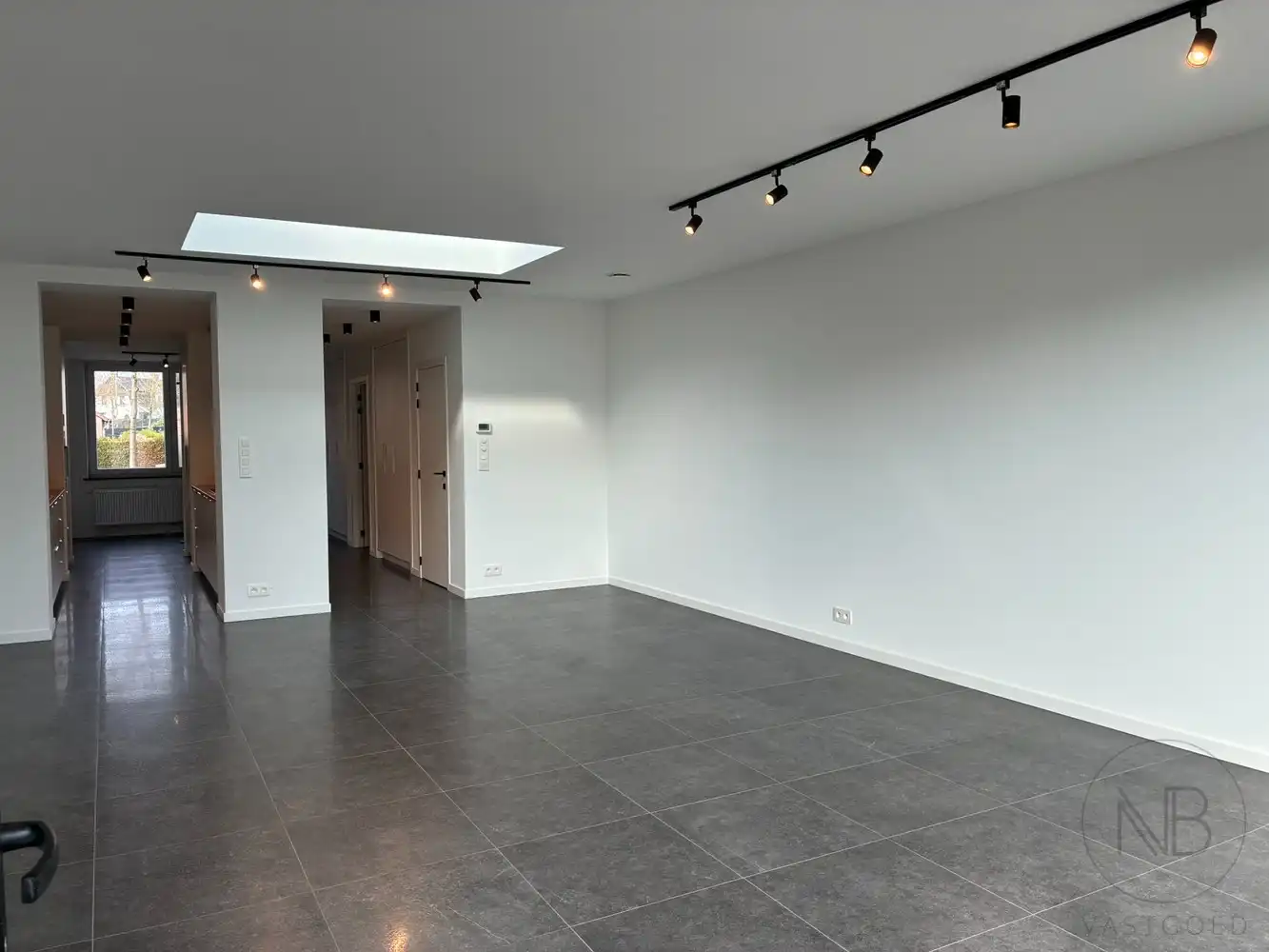 Instapklare en gerenoveerde woning in Genk foto 8