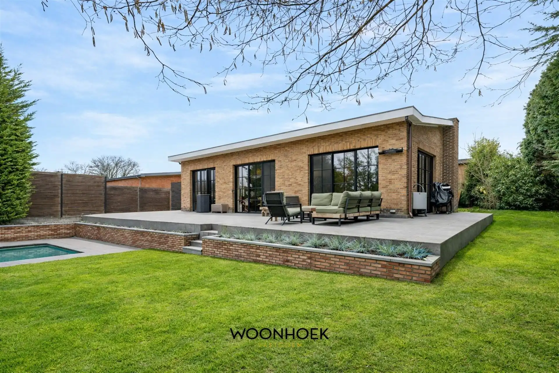 Luxueuze villa met zwembad en poolhouse te Zwijndrecht foto 2