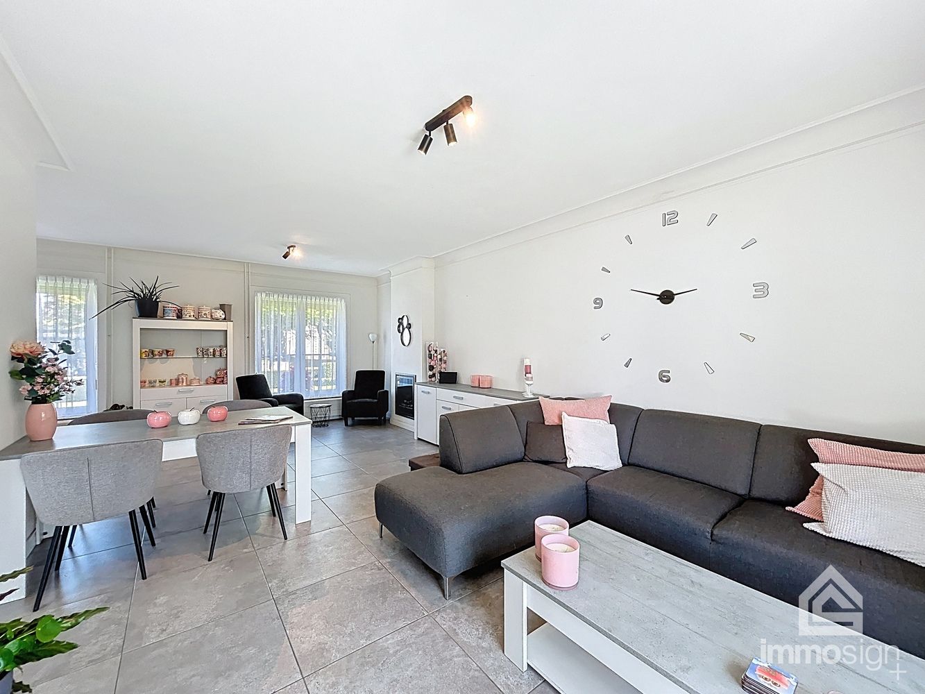 Instapklare gezinswoning met 3 slaapkamers, 2 badkamers, vrijstaande garage en prachtige tuinkamer foto 22
