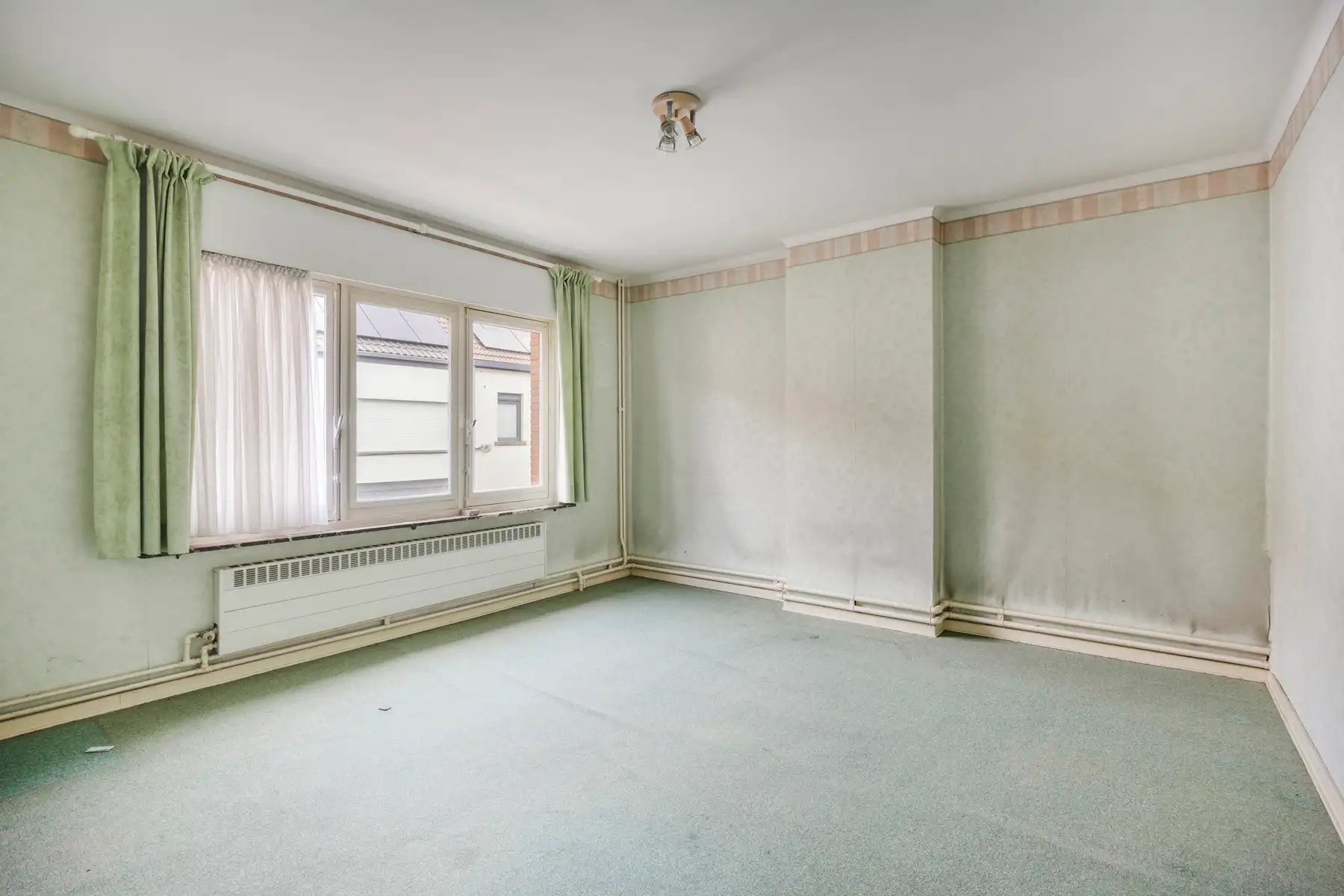 Te renoveren woning / projectgrond op centrale ligging  foto 12