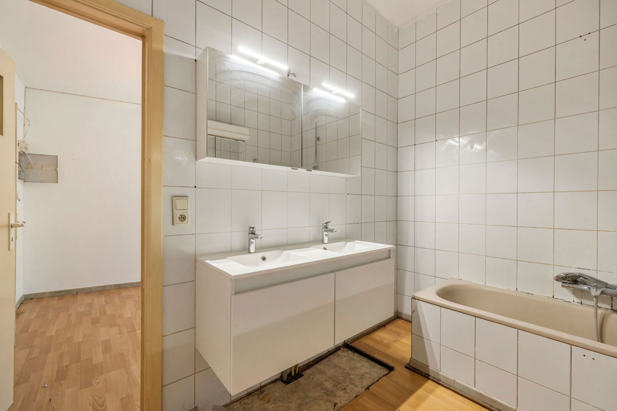 Wel gelegen commerciële ruimte en duplex appartement met tuin foto 19