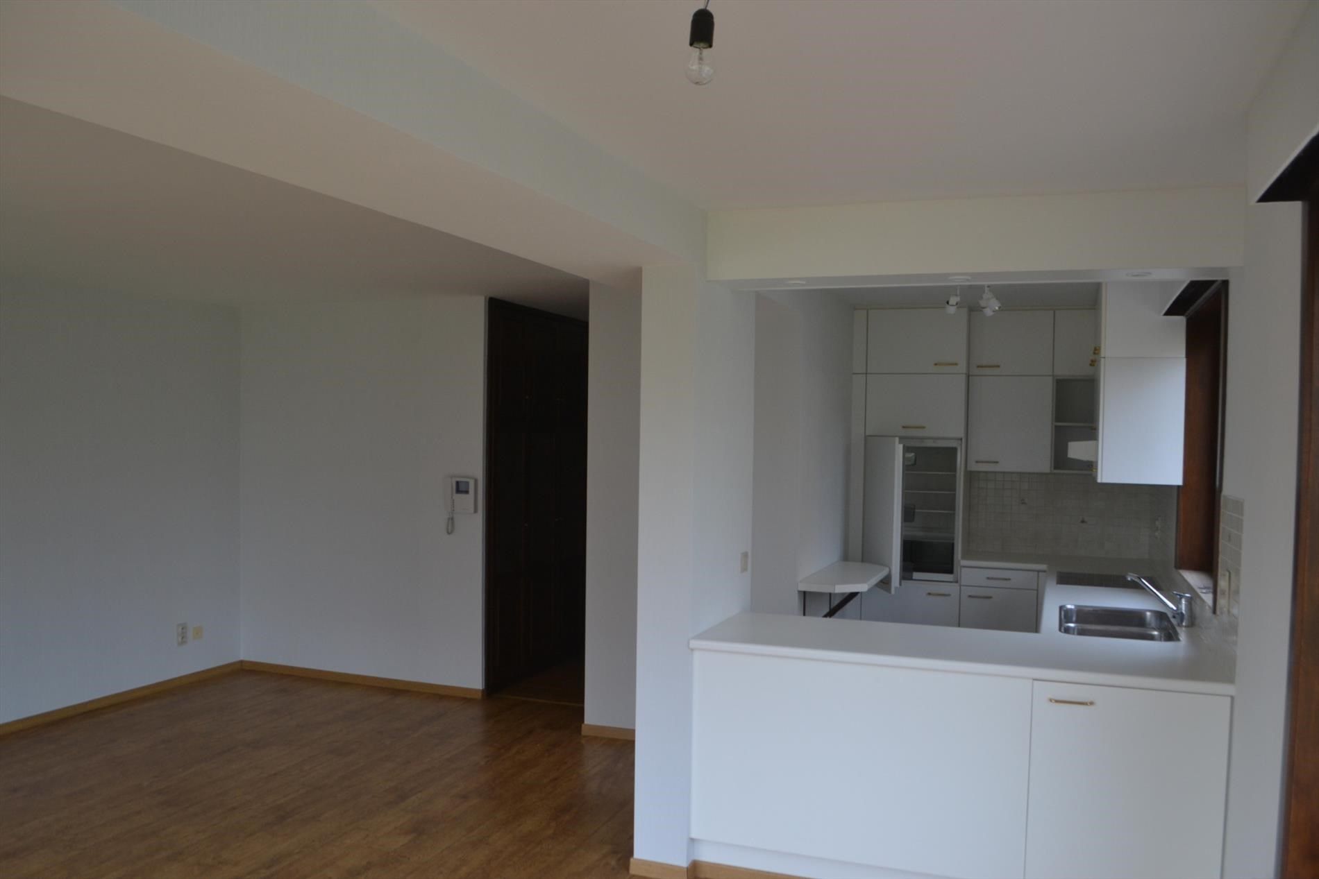 Ruim, lichtrijk hoekappartement met open zicht foto 2