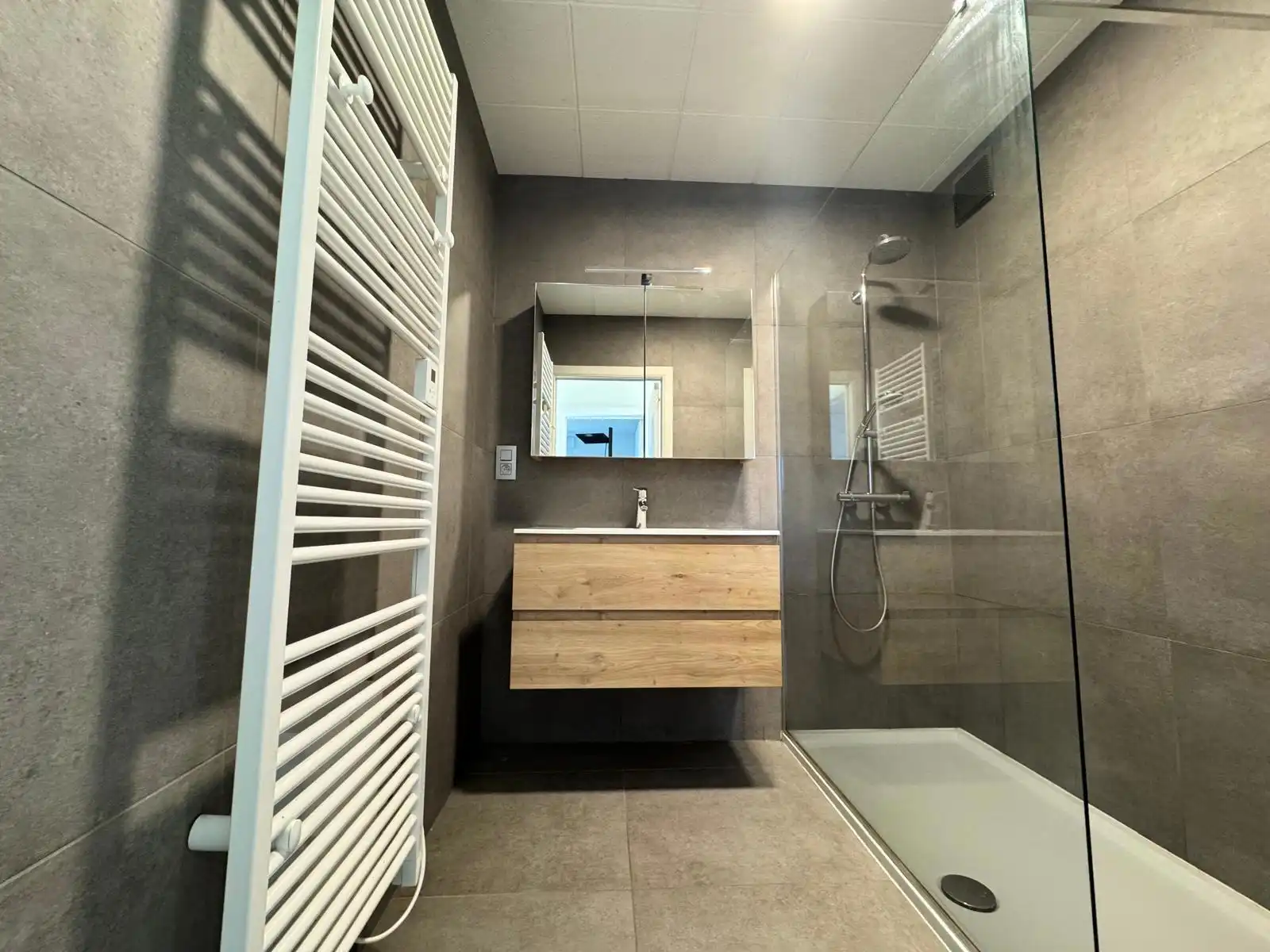 Ruim appartement met 2 slpks, tuin en garage in Rumbeke foto 9