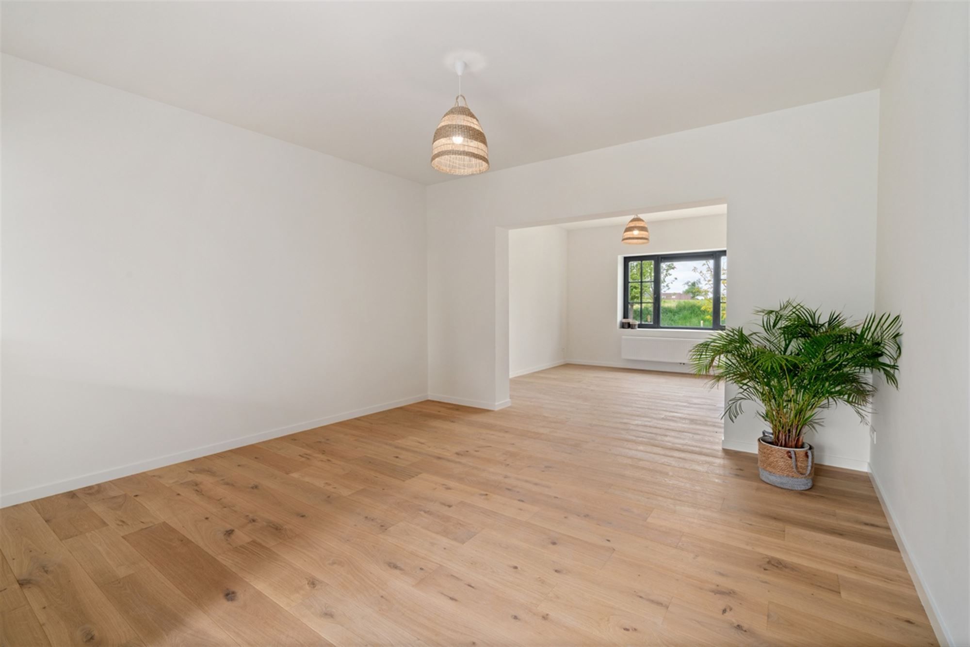 Stijlvolle, volledig gerenoveerde, INSTAPKLARE / WOONKLARE WONING (HOB) met 3 slaapkamers, 2 badkamers en garage op 756 m² foto 7