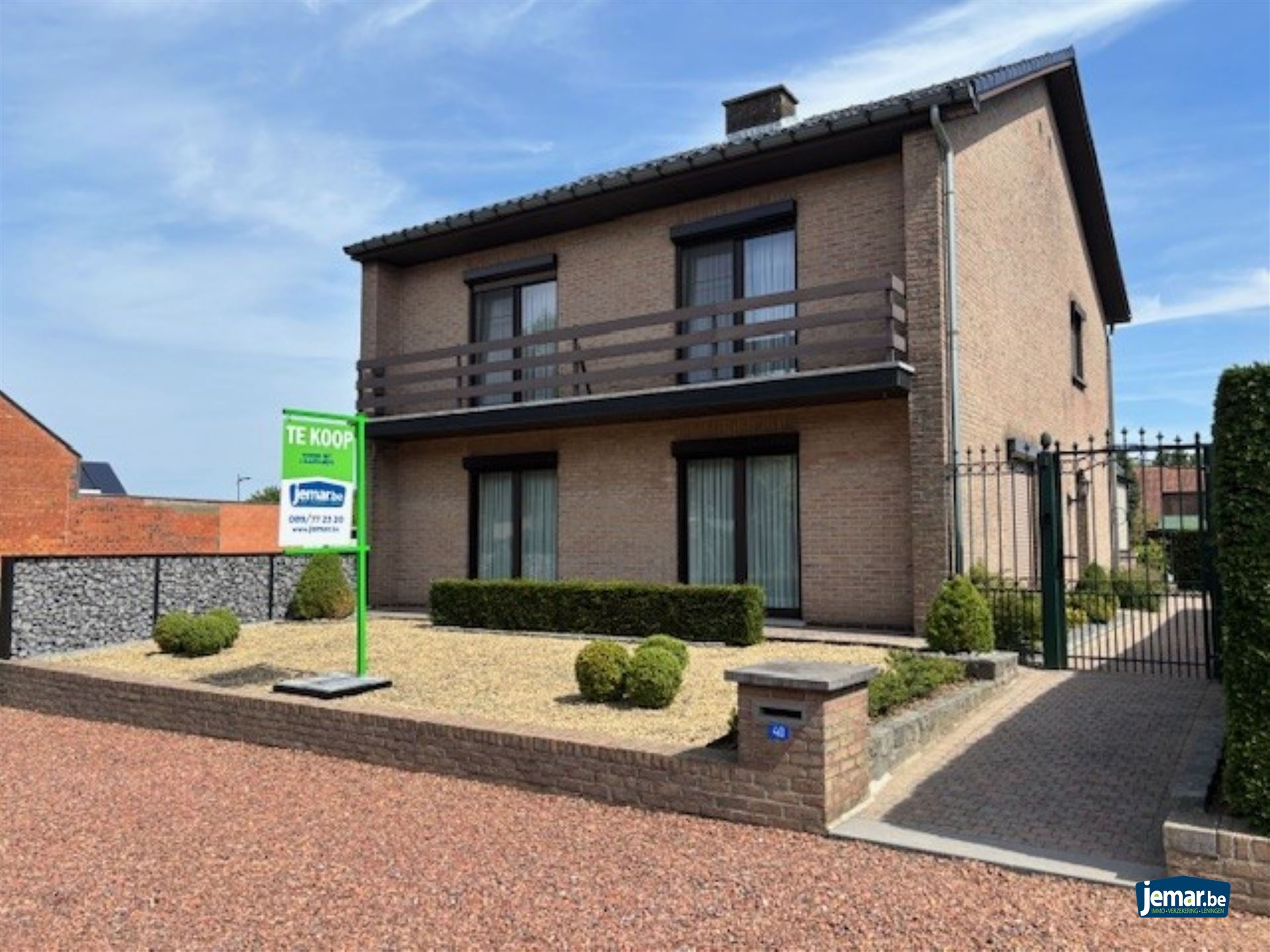 Instapklare en perfect onderhouden woning met 3 slaapkamers, 2 badkamers en een prachtige tuin van 6a74ca  in hartje Maasmechelen! foto {{pictureIndex}}