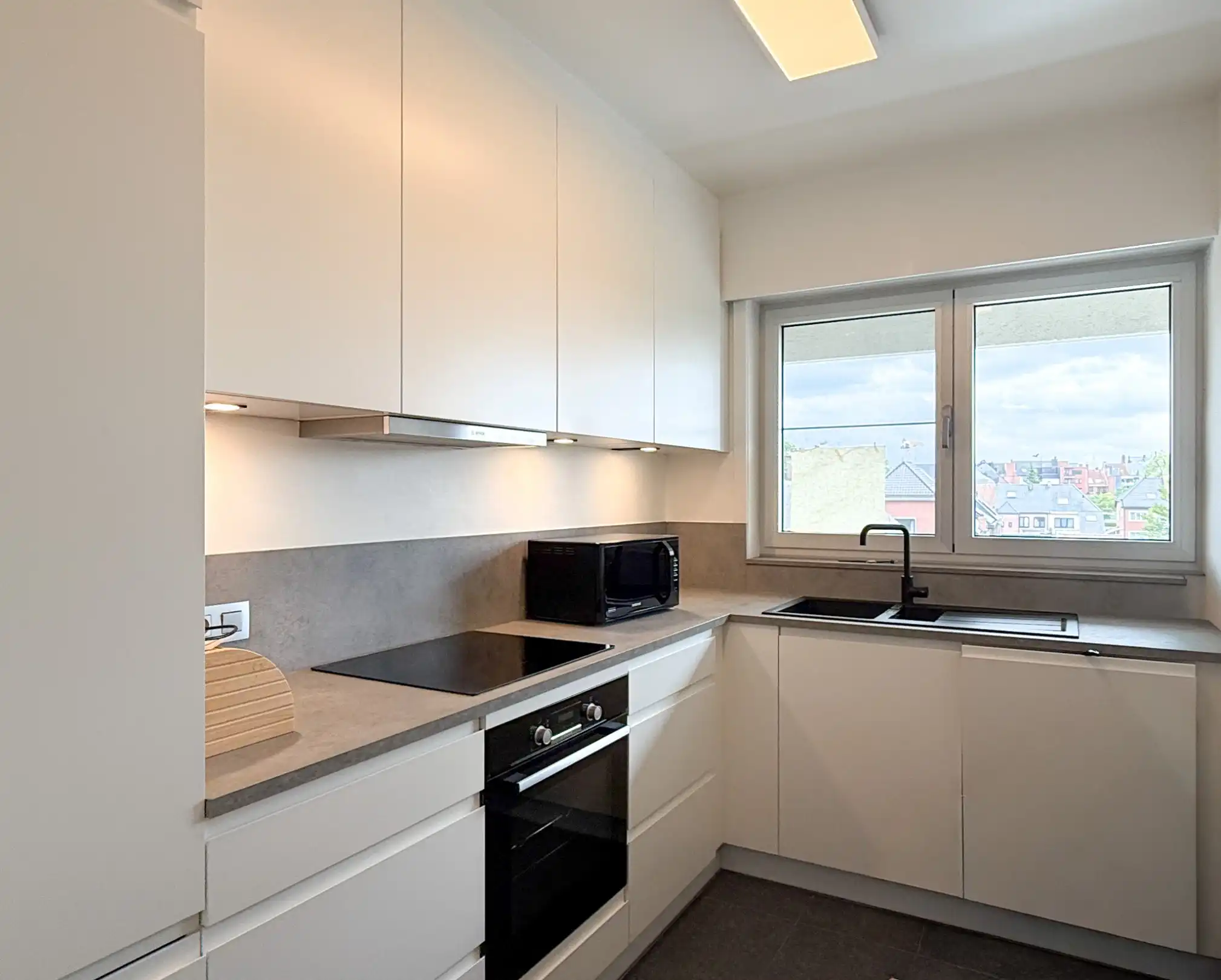Appartement met twee slaapkamers en autostaanplaats in het centrum van Beveren foto 6