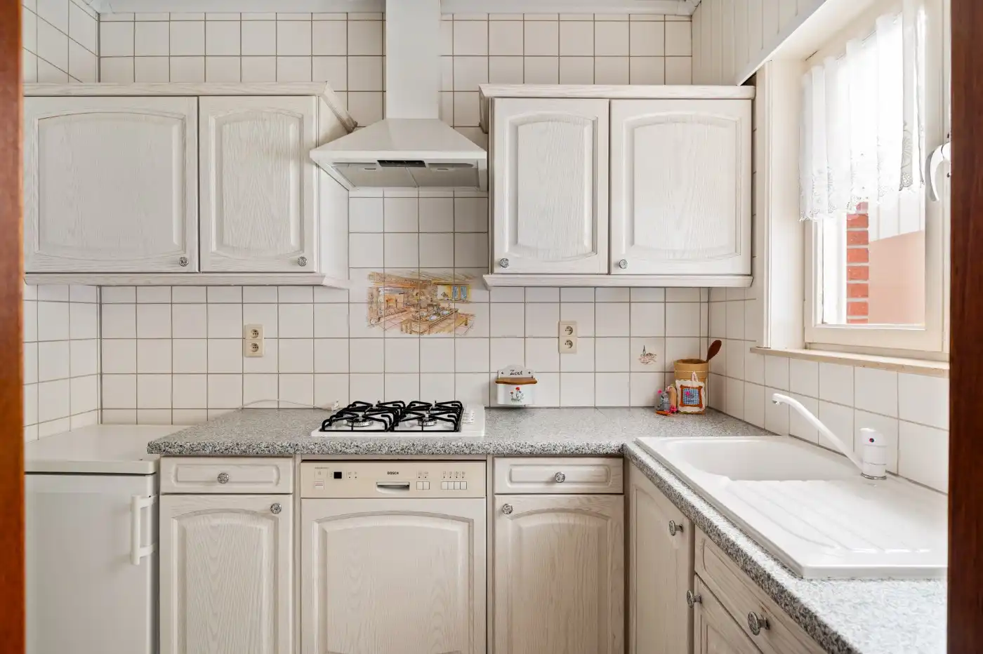 Vrijstaande, te renoveren woning met 3 à 4 slpk., garage en zuid-tuin foto 13