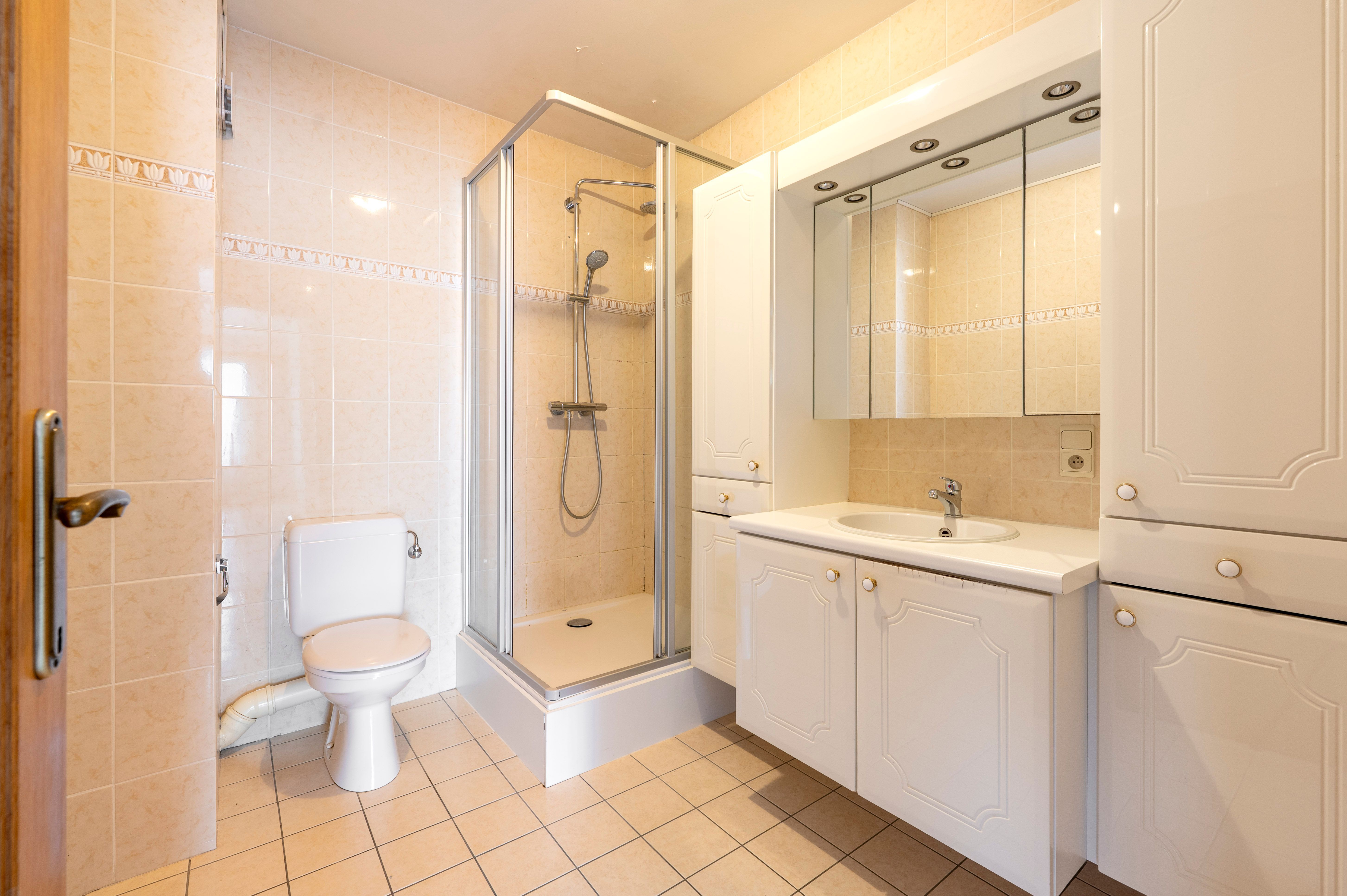 Ruim appartement met 2 slaapkamers, terras én garage in hartje Wommelgem! foto 14