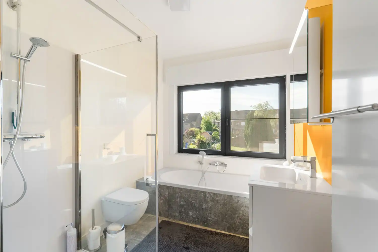 Prachtig gerenoveerde woning met tuin, zonnepanelen en garage in Sint‑Pieters‑Leeuw foto 19