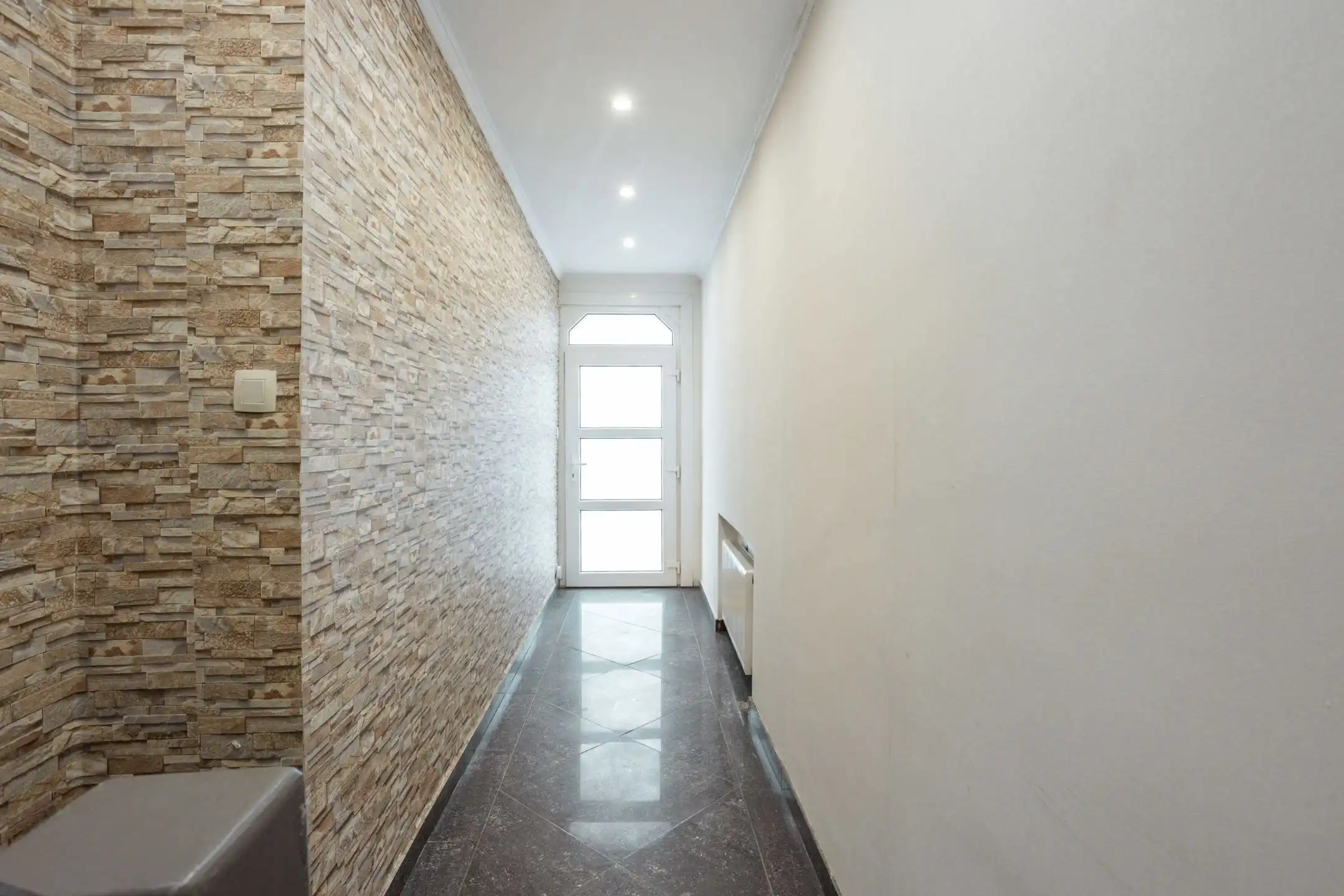 Ruime gezinswoning met aangename zuid-gerichte tuin. foto 2