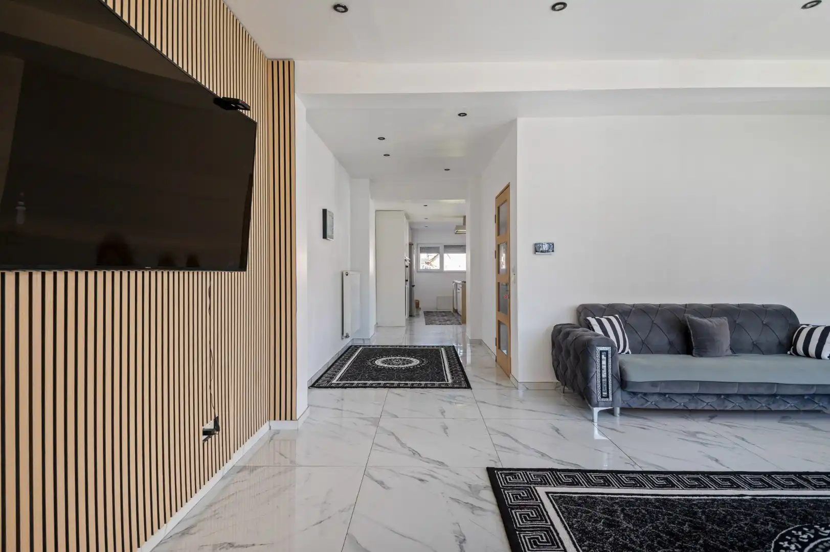 Gerenoveerde woning met tuin, carport en rustige ligging in Willebroek! foto 5