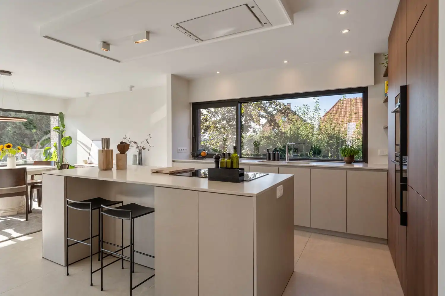 Mooi gerenoveerde woning met ruime kelder op een perceel van maar liefst 14a99ca, gunstig gelegen te Wezemaal. foto 12