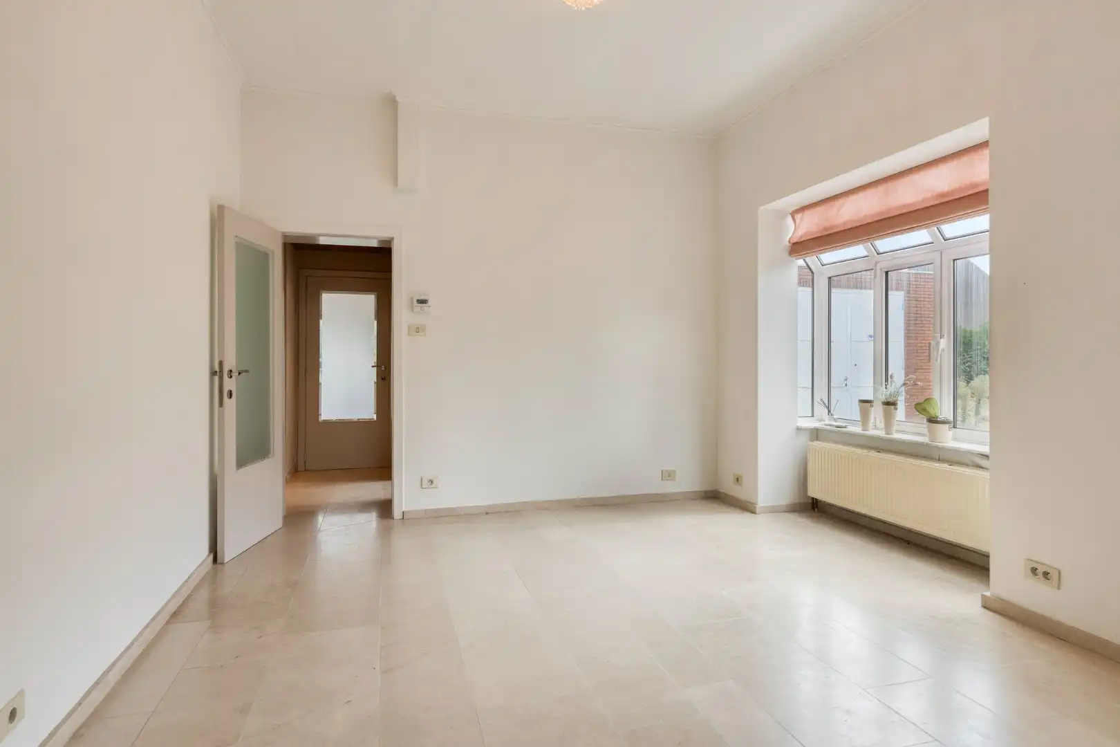 Instapklare woning met 3 SLPKS nabij het centrum van Mol !  foto 6
